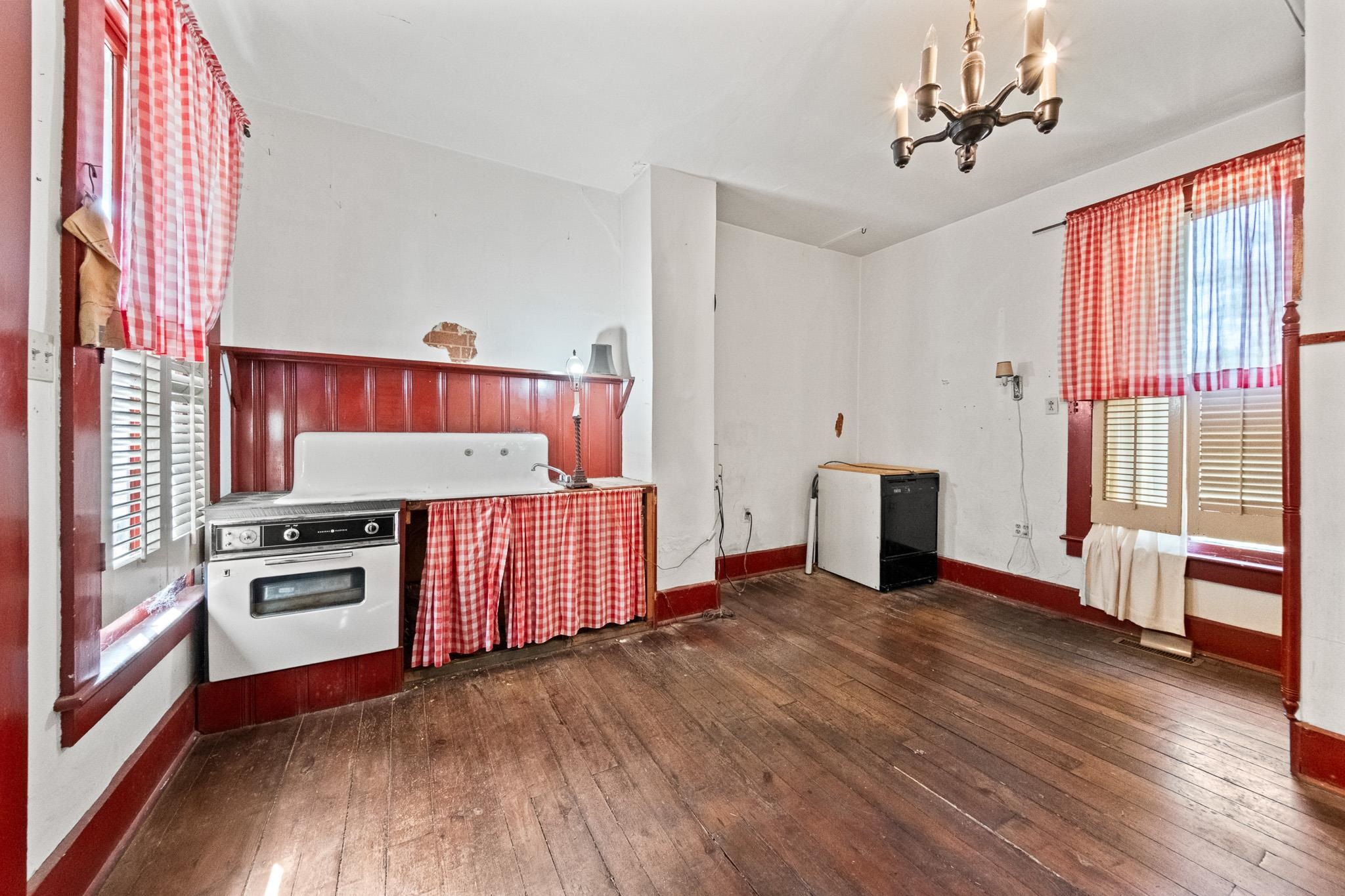 https://zimg.paragon.ice.com/ParagonImages/Property/PH/AABRKY/61240/13/0/0/407f026db751d4656268fc668796d886/0/3841f7501bc809b0b624b0a432dc44fe/61240-fd373666-c774-4305-8ccf-203ccdf2fab1.JPG