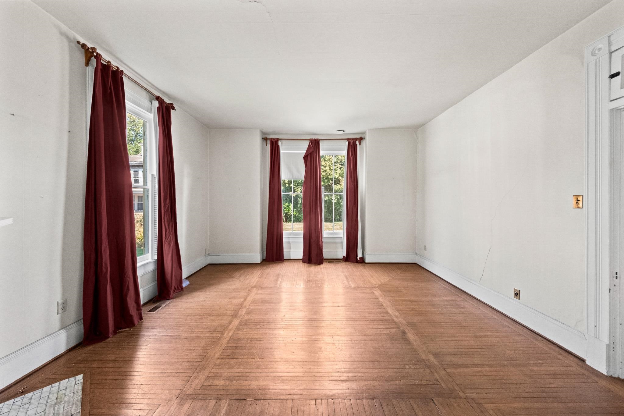 https://zimg.paragon.ice.com/ParagonImages/Property/PH/AABRKY/61240/8/0/0/3cbf198f16e5992e87e1b782c854e678/0/3841f7501bc809b0b624b0a432dc44fe/61240-ef25a1bd-eb3f-4bab-bbef-4b405a5bdcf3.JPG