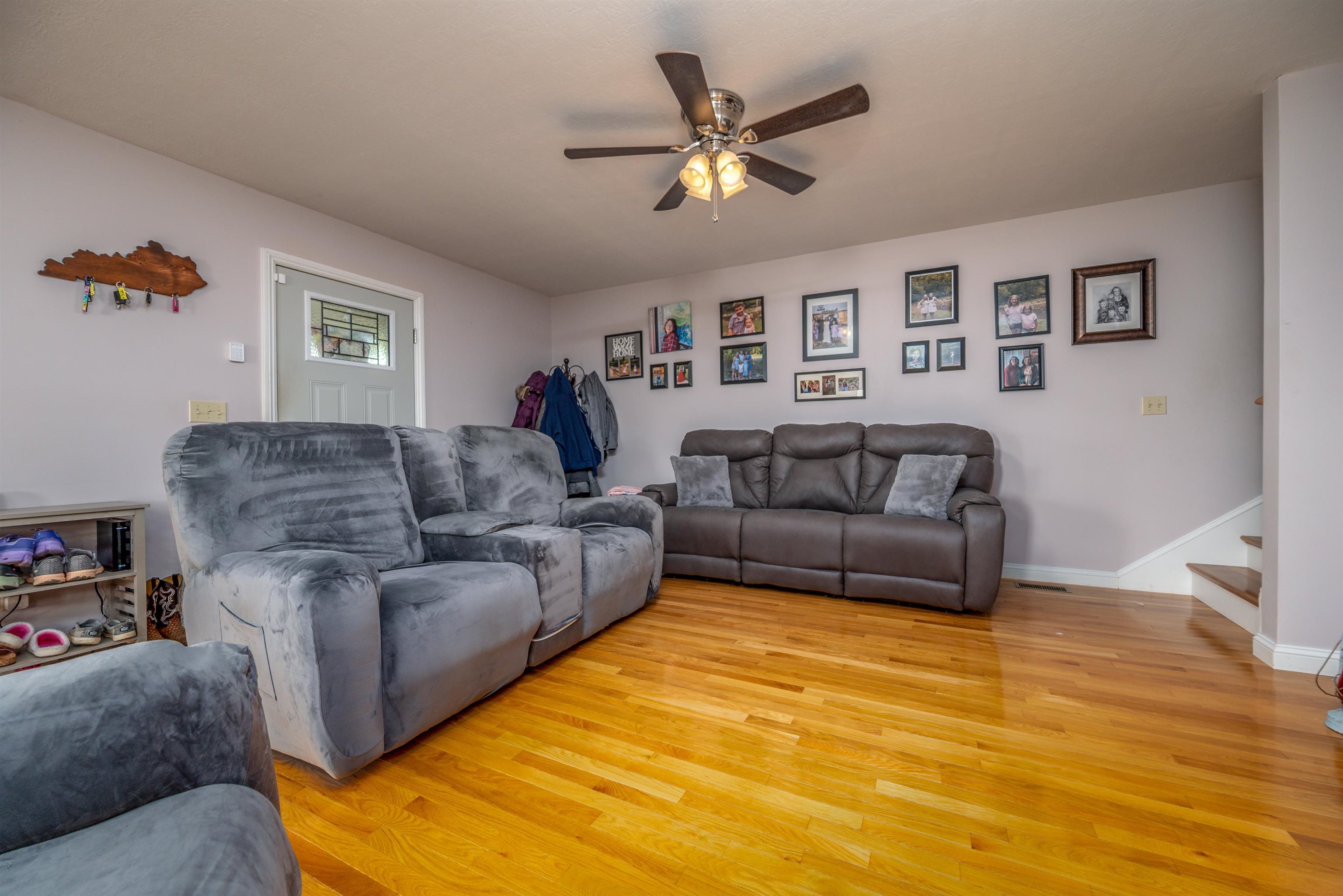 https://zimg.paragon.ice.com/ParagonImages/Property/PH/AABRKY/61244/11/0/0/7896002610963cd14636a9615560fbc1/0/c7dd6ca3db966d894f7ddb2c0b4a36c0/61244-d75d6c1f-f344-426e-99d8-de795927191d.JPG