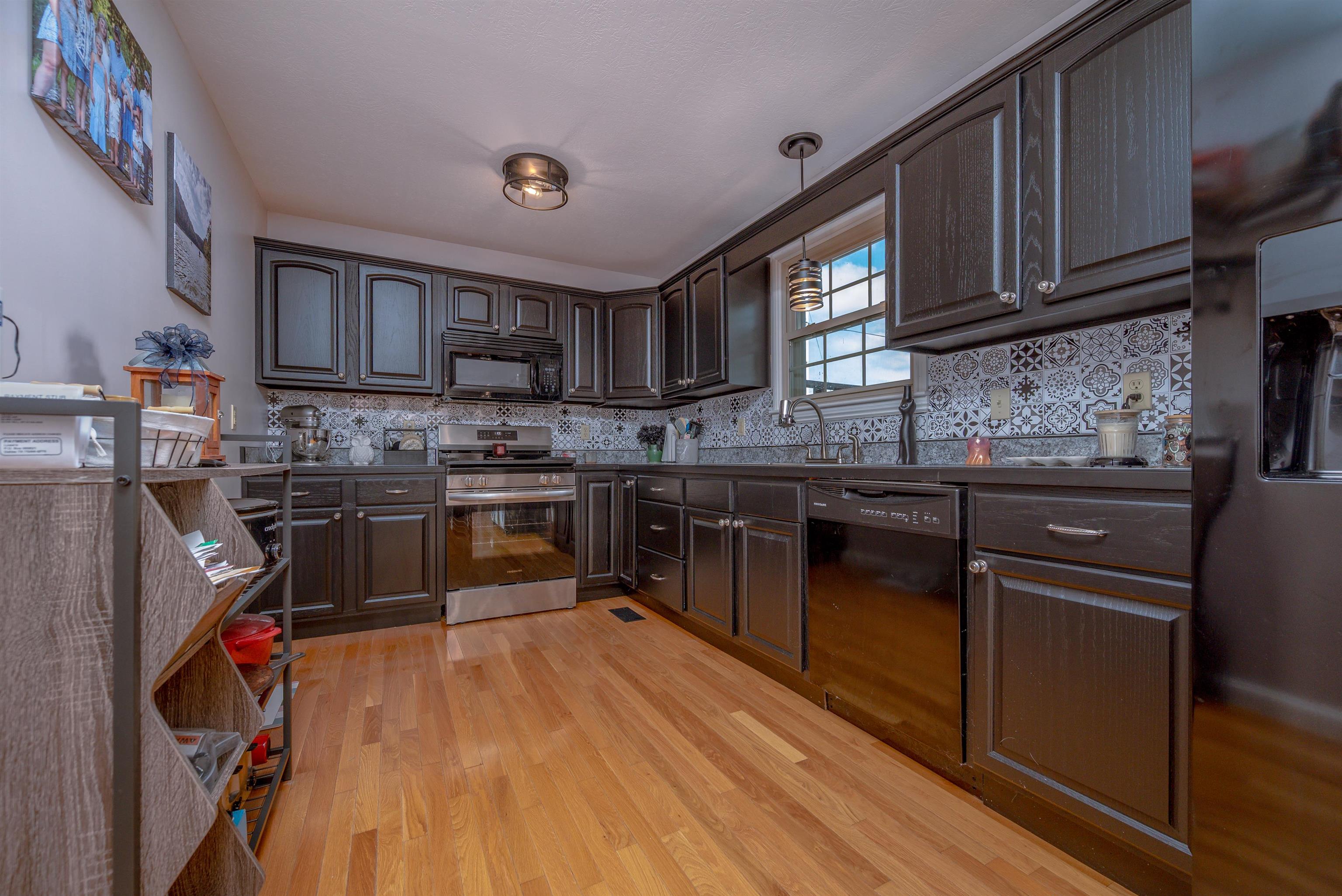https://zimg.paragon.ice.com/ParagonImages/Property/PH/AABRKY/61244/5/0/0/fe1950708674f3c2cb9fa7c339788011/0/c7dd6ca3db966d894f7ddb2c0b4a36c0/61244-57d0c5fb-4c96-43b0-bf2f-4380628b18ed.JPG