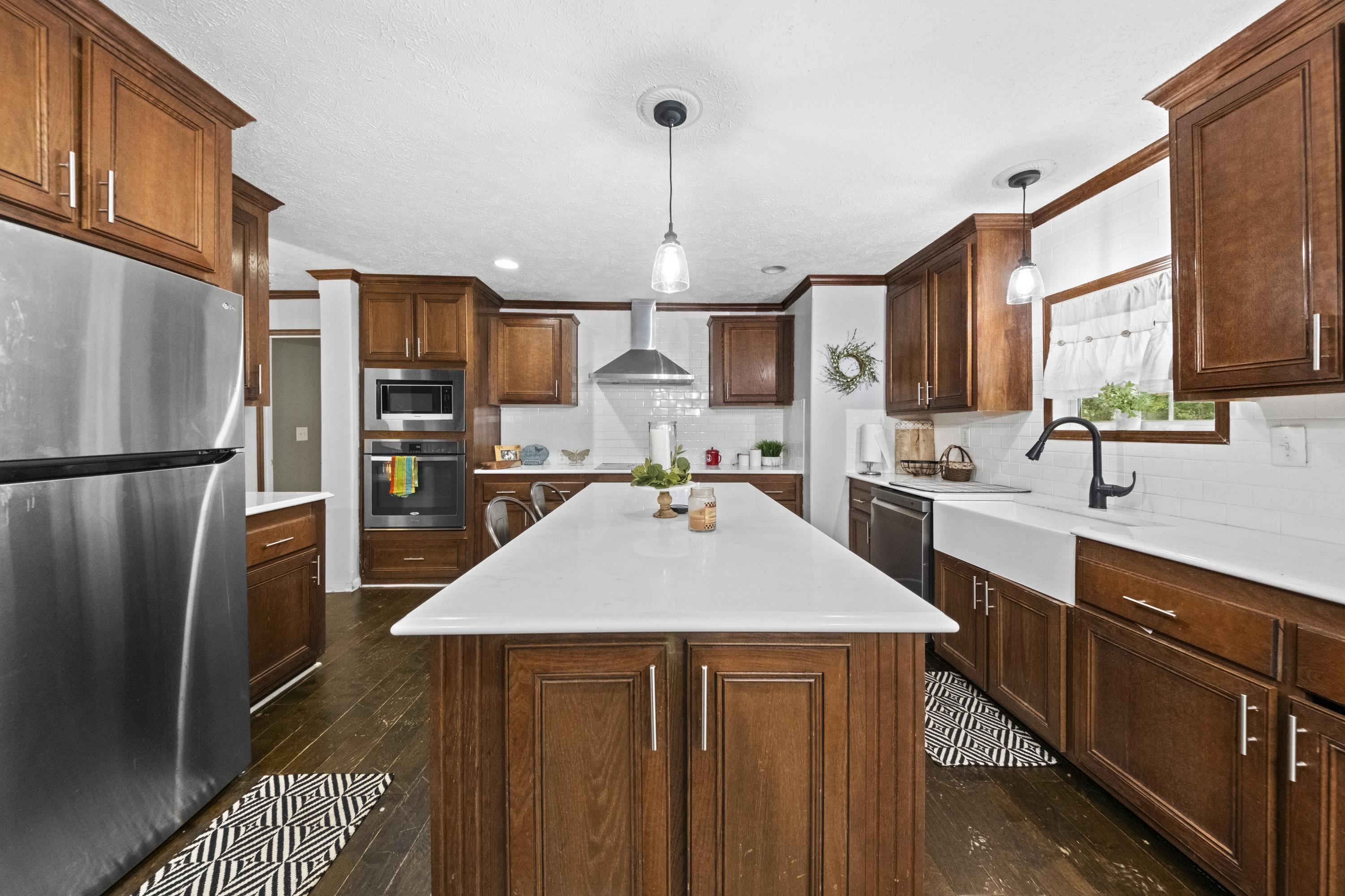 https://zimg.paragon.ice.com/ParagonImages/Property/PH/AABRKY/61245/11/0/0/f3e6ce3bc9f0e300f444a09c4e0196b8/0/b9d9ccccbf833596f9c3863f08e639ae/61245-f3b817d0-eb07-45ec-945c-68b8ba26b0a0.JPG