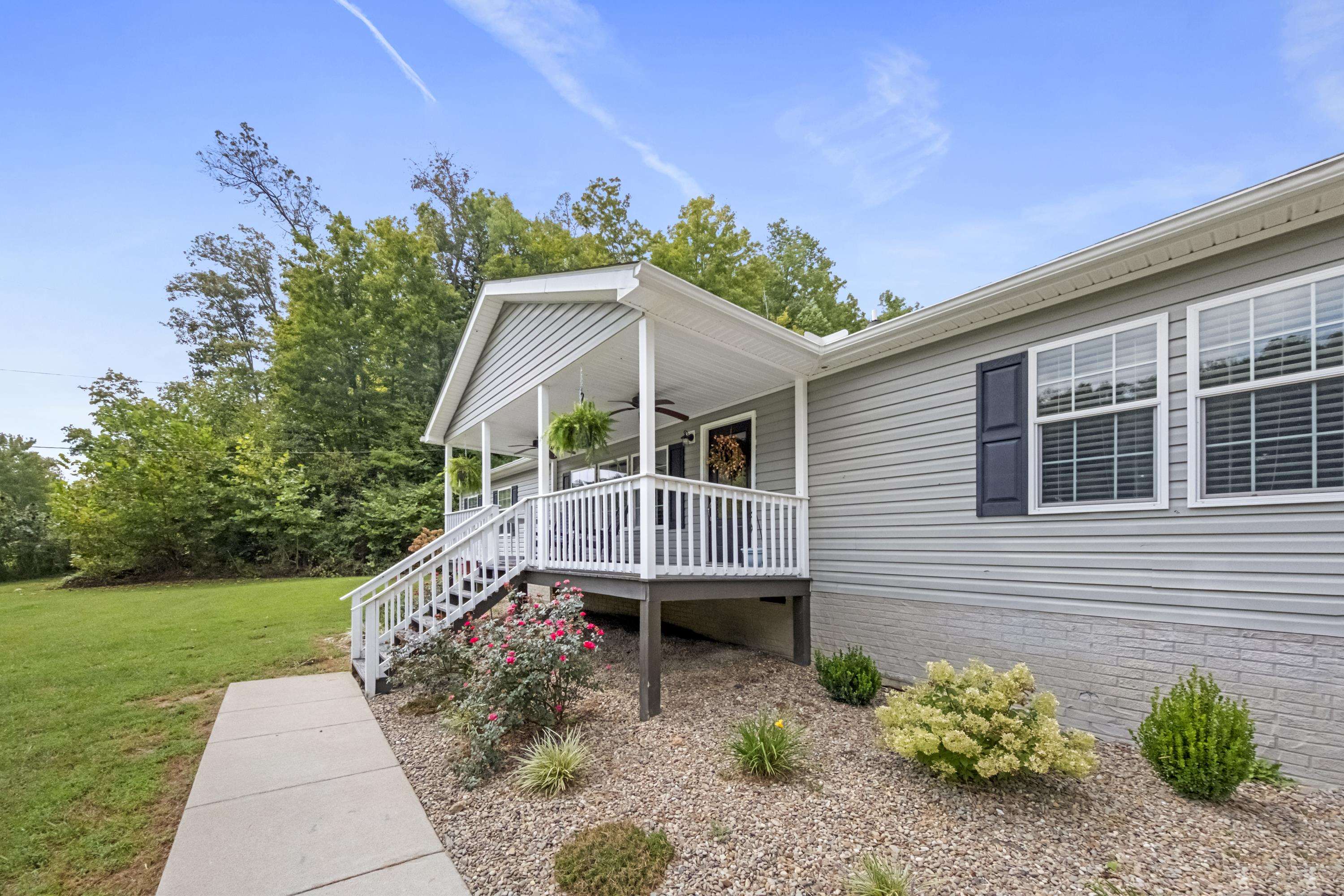 https://zimg.paragon.ice.com/ParagonImages/Property/PH/AABRKY/61245/4/0/0/49d7d331de88f678113514e6624a9051/0/b9d9ccccbf833596f9c3863f08e639ae/61245-098283bf-8e36-4b6a-b253-4fae3ba90b04.JPG
