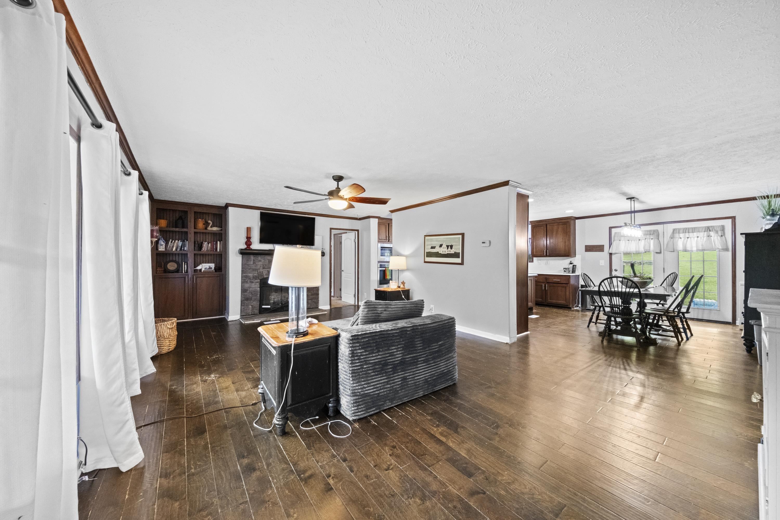 https://zimg.paragon.ice.com/ParagonImages/Property/PH/AABRKY/61245/9/0/0/fbd314d41700650708217aa41aae0c96/0/b9d9ccccbf833596f9c3863f08e639ae/61245-0c53fe66-e1da-40ca-bae4-9634840cc74a.JPG