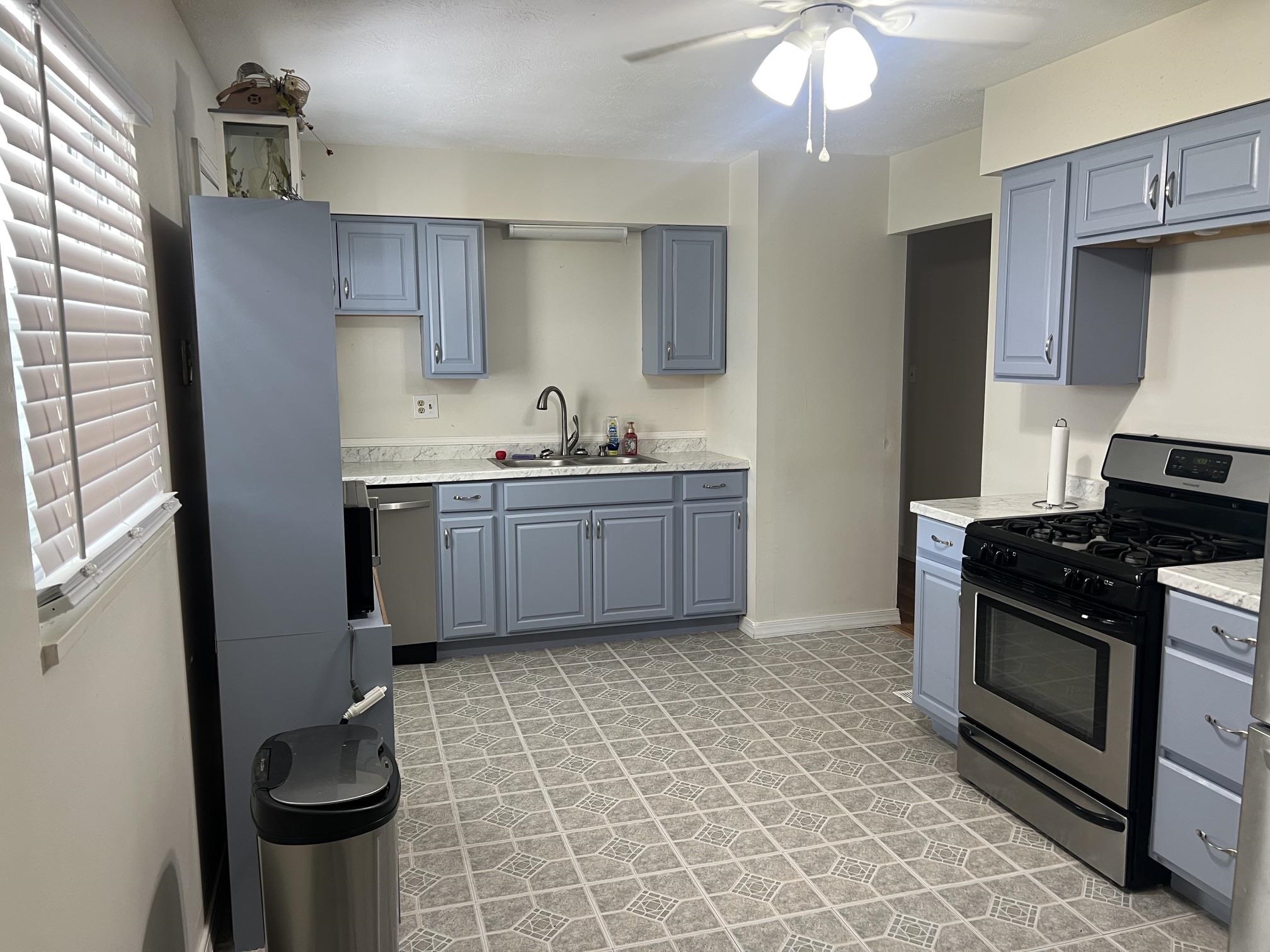 https://zimg.paragon.ice.com/ParagonImages/Property/PH/AABRKY/61247/5/0/0/f5c73f7638a73a825dea191329039c46/0/827687643855652bf1871c84d774a3c1/61247-61240a2d-e278-4476-876c-7cb367c1153d.JPG