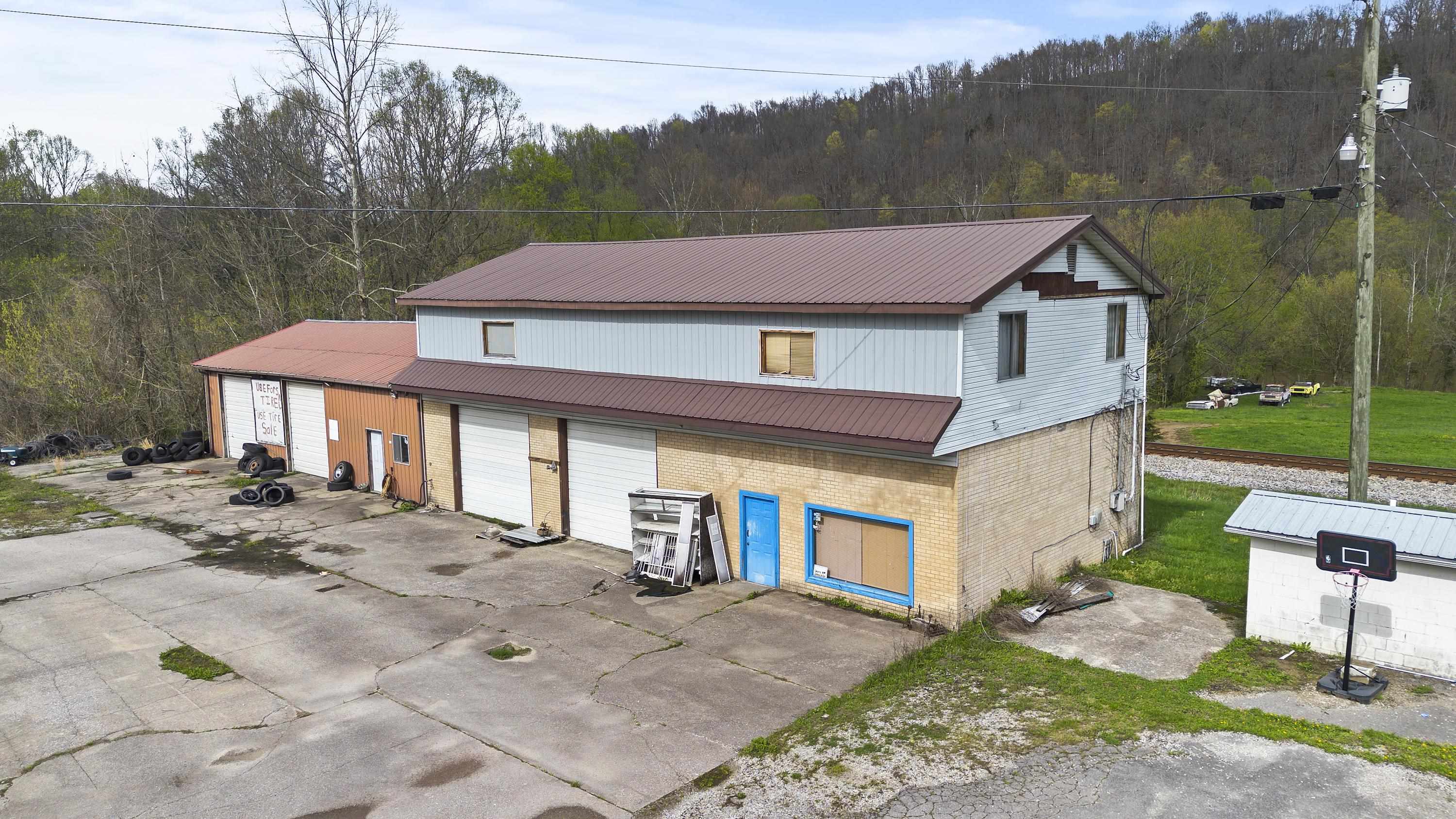 https://zimg.paragon.ice.com/ParagonImages/Property/PH/AABRKY/61249/10/0/0/6e1a04d2d71e66e18f962e56d85c7892/0/53409dd83b16960bae88335114629528/61249-30d6187a-af30-410c-8120-80dcb91e9aa7.JPG