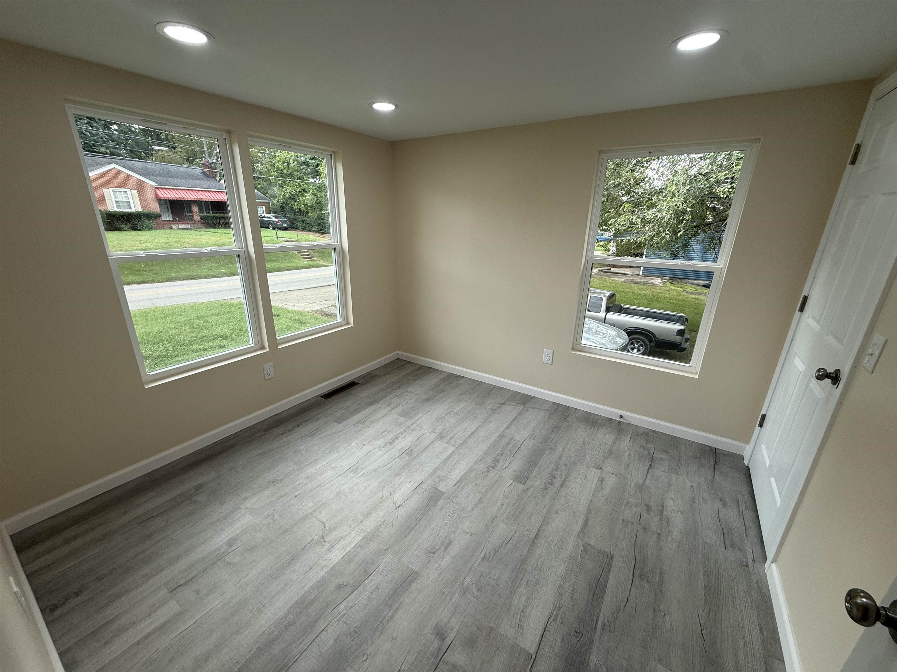https://zimg.paragon.ice.com/ParagonImages/Property/PH/AABRKY/61257/7/0/0/24f77ec8d0f2fbfccefddb49eb6c67cb/0/01c031dcadfa818653483fb08b8737fd/61257-7b5bbbaf-f9d9-42f2-878a-c23084e84679.JPG