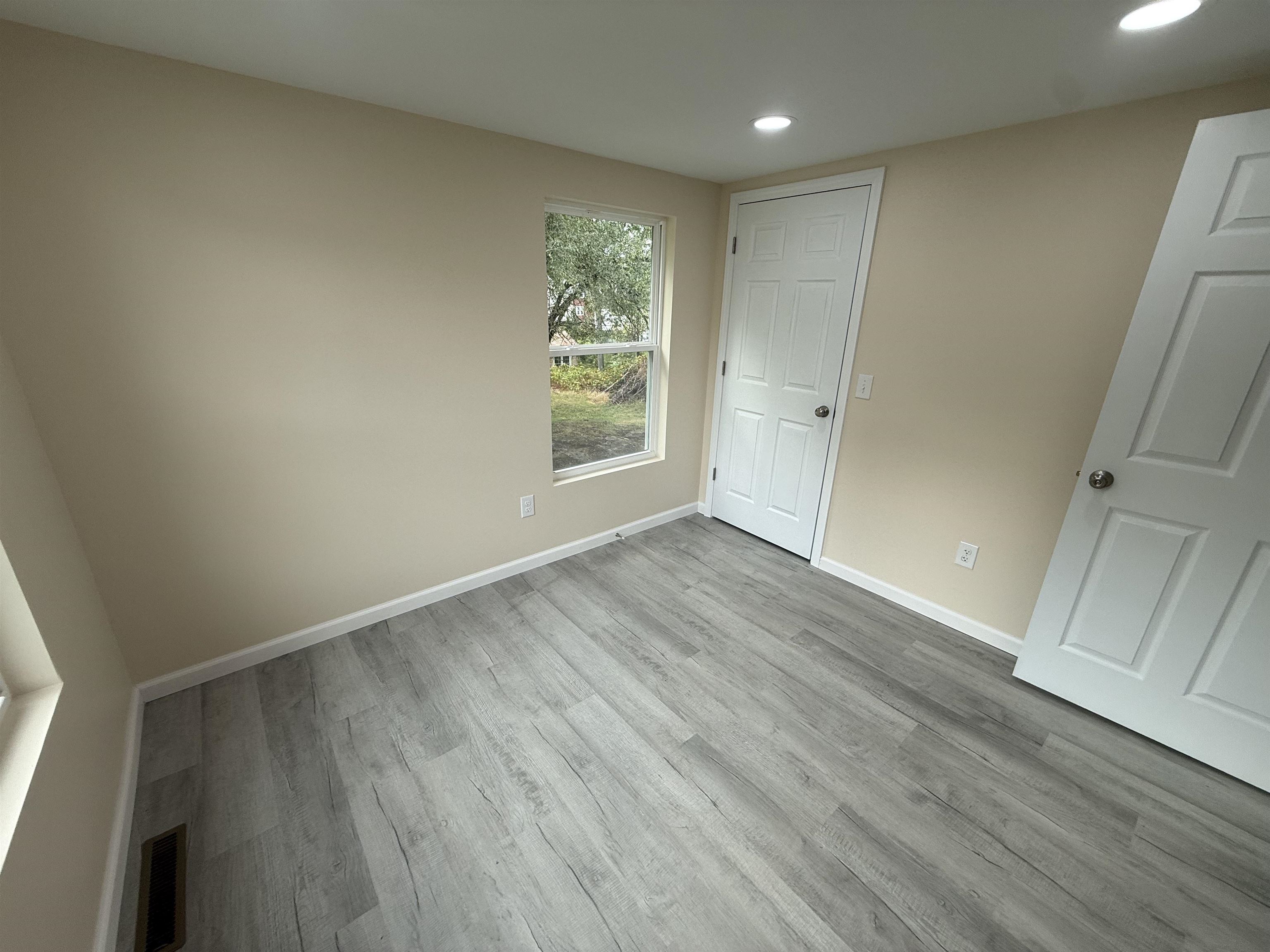https://zimg.paragon.ice.com/ParagonImages/Property/PH/AABRKY/61257/8/0/0/e43bb13ca12dcf32bd6e833629d27104/0/01c031dcadfa818653483fb08b8737fd/61257-03db84e3-5f92-4a10-b8a6-87d507b56ccf.JPG