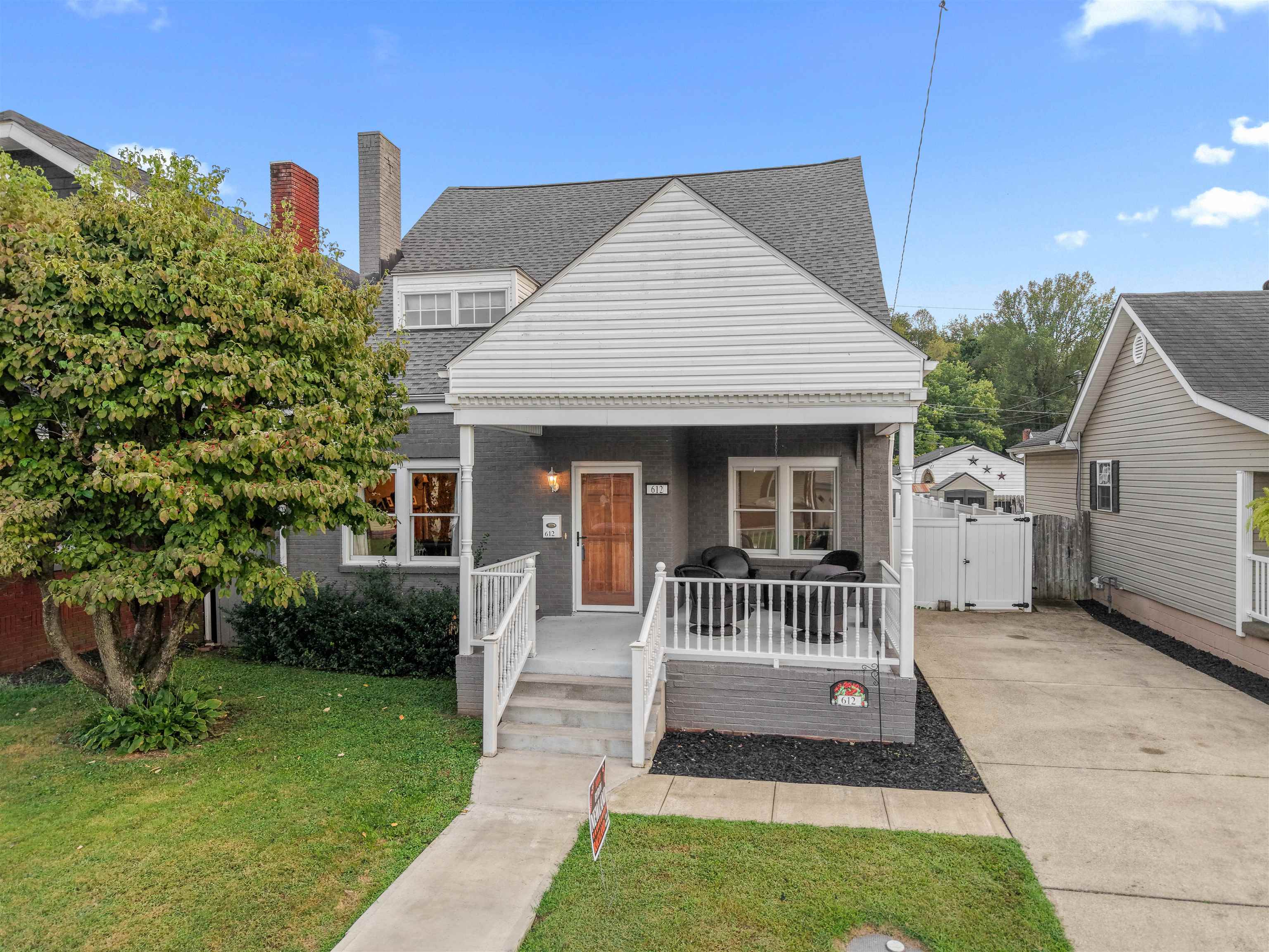 https://zimg.paragon.ice.com/ParagonImages/Property/PH/AABRKY/61258/1/0/0/a2e98aaf35087a91fc3a5a645ada8135/0/76fc2fc33e96044faae196f835348fbd/61258-d3105fc9-5820-4a74-b450-293a50d8242c.JPG