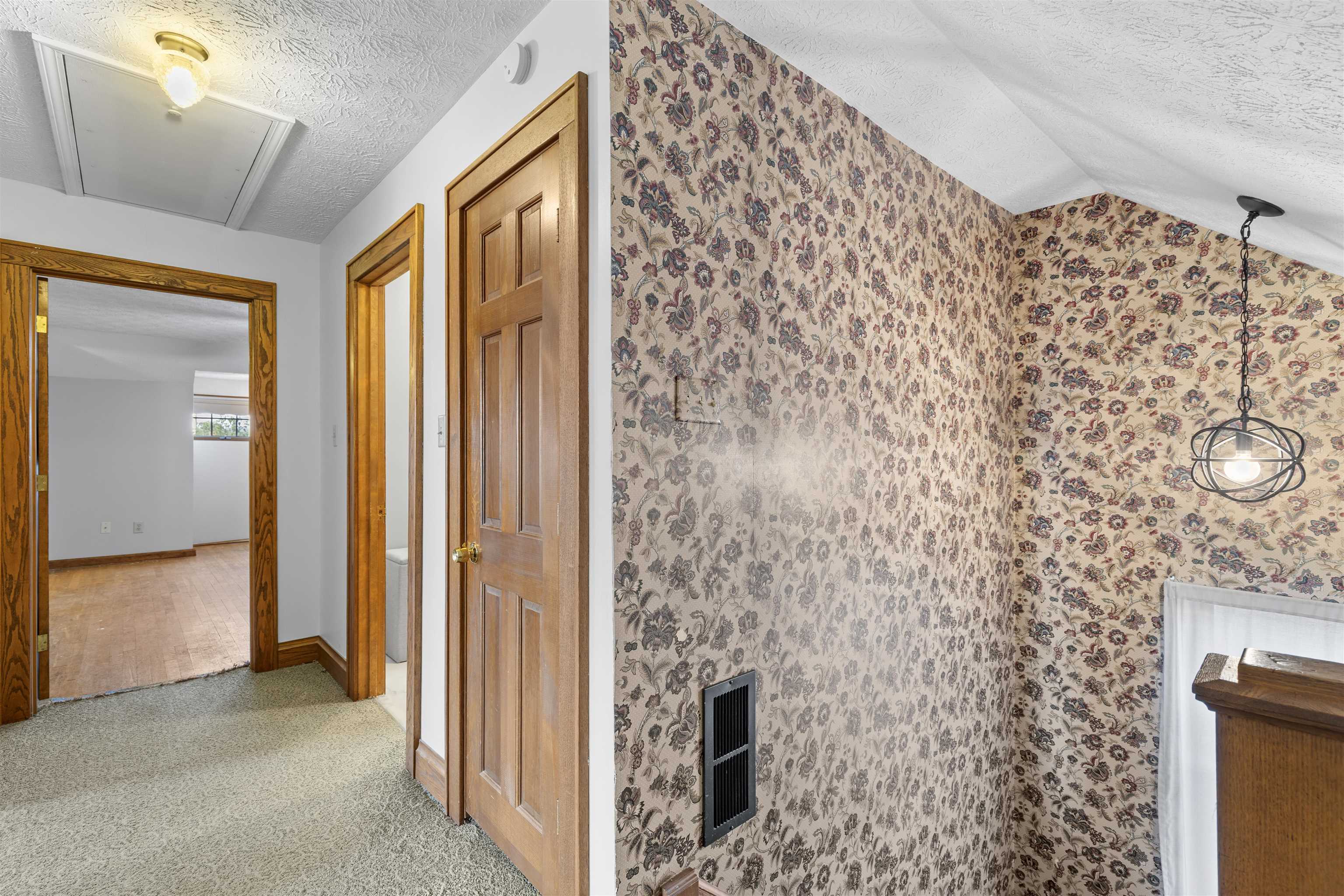 https://zimg.paragon.ice.com/ParagonImages/Property/PH/AABRKY/61258/11/0/0/f109f16cc8167f8fe729ec310b2c5116/0/76fc2fc33e96044faae196f835348fbd/61258-0d50de96-f185-428e-87ec-fb1a81dfb3f5.JPG