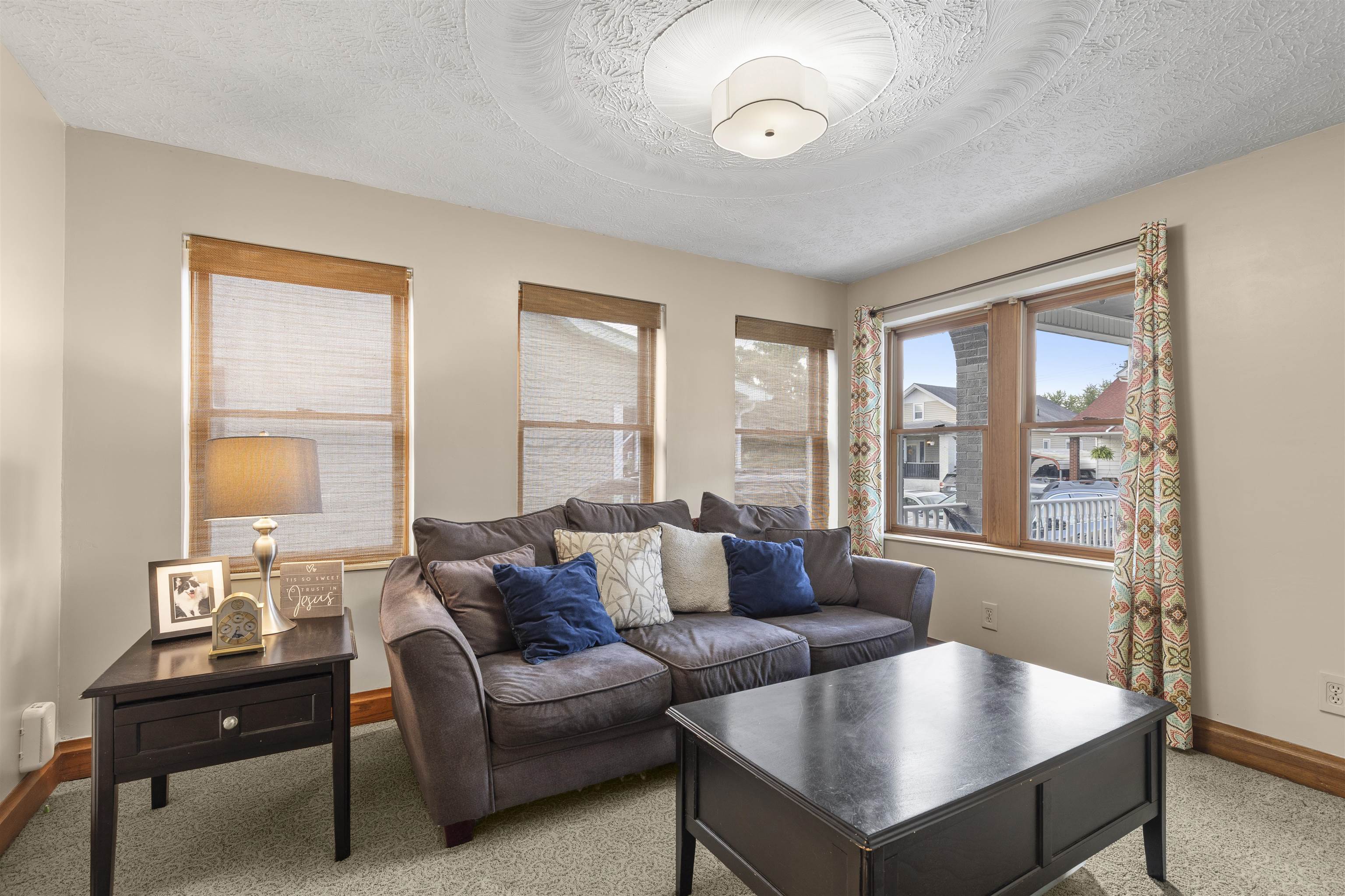 https://zimg.paragon.ice.com/ParagonImages/Property/PH/AABRKY/61258/8/0/0/88eb1e168c5e3a3340eed39bfee3c9e8/0/76fc2fc33e96044faae196f835348fbd/61258-c208cb93-97e3-4b82-b31c-3a45c41f43c1.JPG