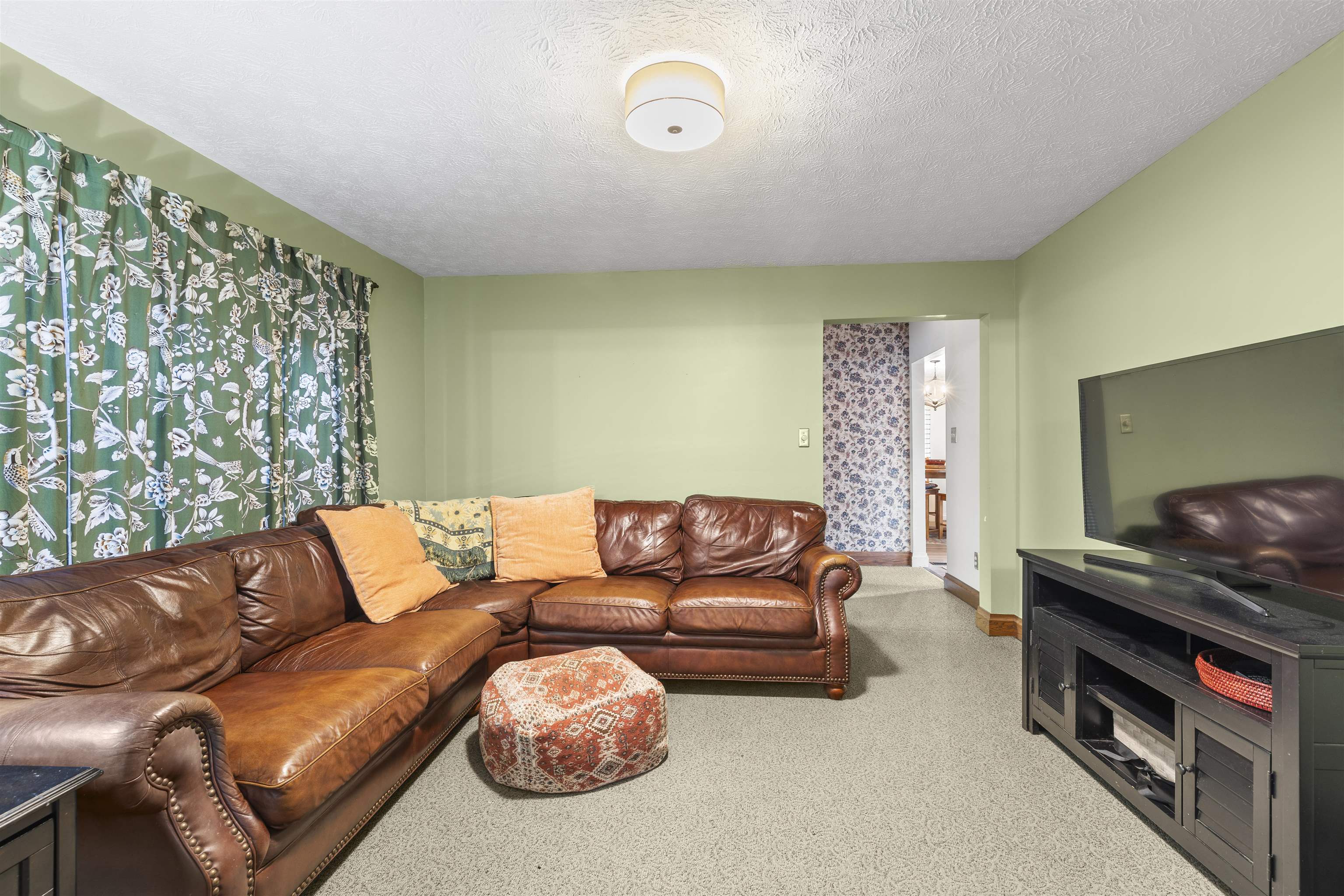https://zimg.paragon.ice.com/ParagonImages/Property/PH/AABRKY/61258/9/0/0/f7791a53ff4d010b2b0eed33107807e6/0/76fc2fc33e96044faae196f835348fbd/61258-36b9460b-f89f-4fea-b88c-5241a6b85bdf.JPG