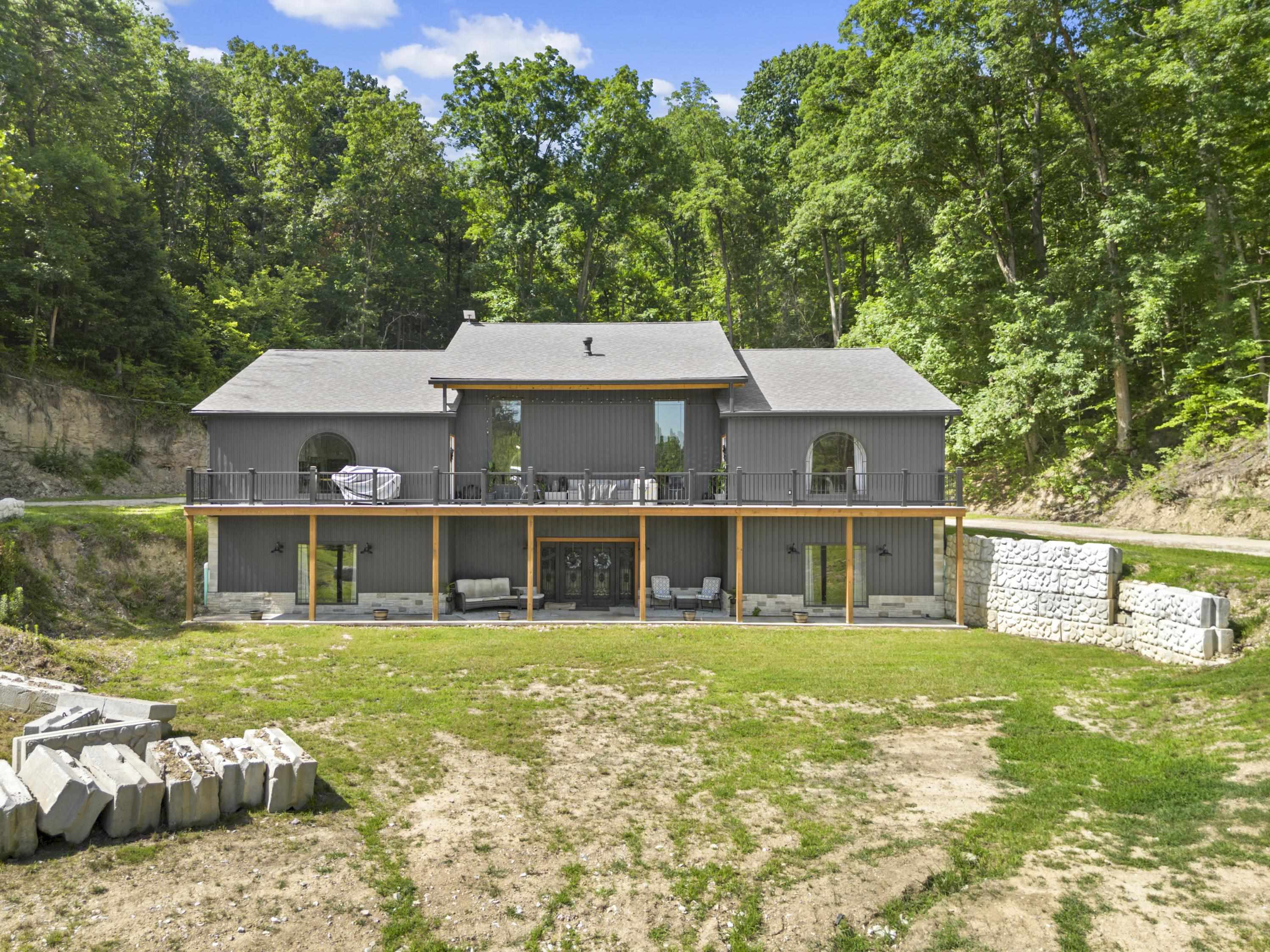 https://zimg.paragon.ice.com/ParagonImages/Property/PH/AABRKY/61261/5/0/0/75c9e6eae6f5fefde436edf43da2a97b/0/7186a54eb5cb42e7d2c15686d9cbe1e6/61261-06ce55c2-ac22-4dde-af8a-546ed207cca7.JPG
