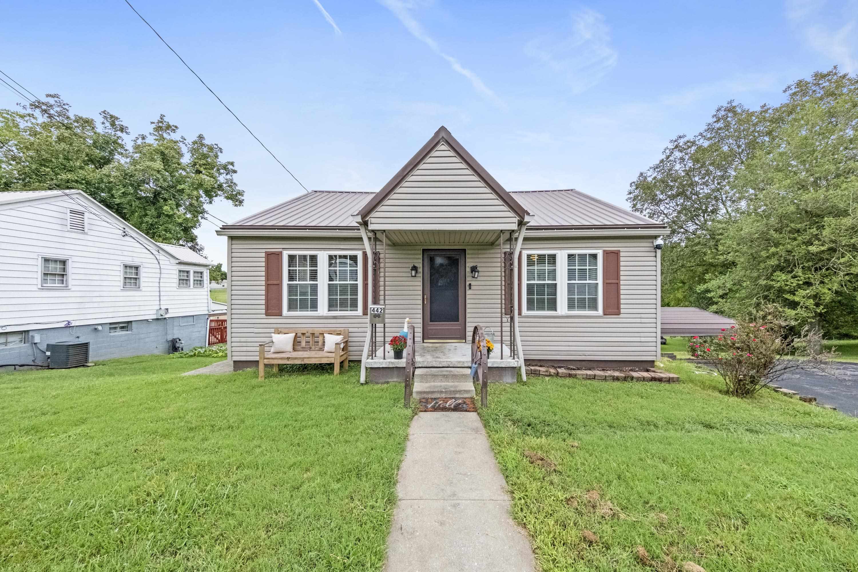 https://zimg.paragon.ice.com/ParagonImages/Property/PH/AABRKY/61262/1/0/0/a328580fe4e980a9589f9cb04dfeee11/0/1bac87c66a076801d54be897ed136816/61262-bedba244-eb19-446c-aacf-8d9d764169d0.JPG