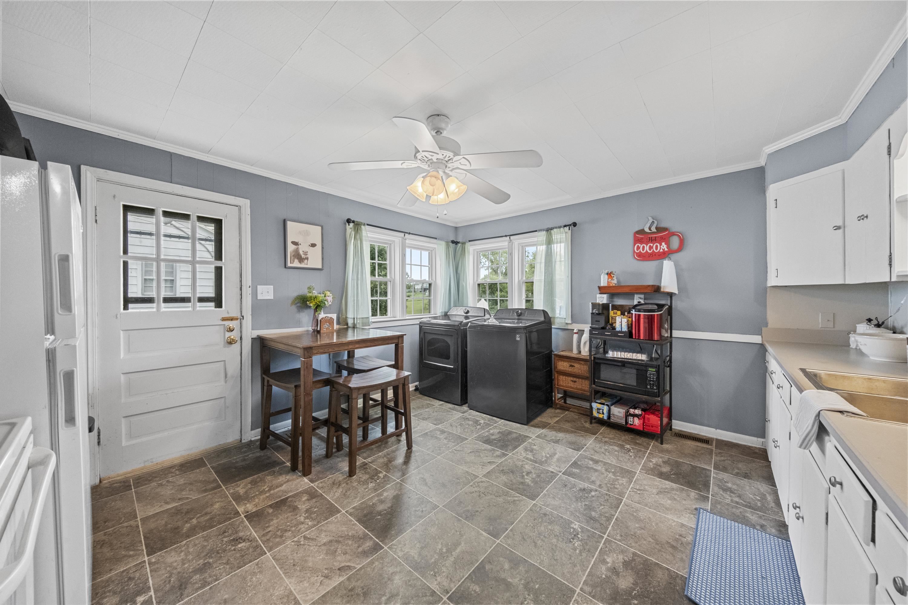 https://zimg.paragon.ice.com/ParagonImages/Property/PH/AABRKY/61262/10/0/0/43ab9fa255372a4da5b6e80303df751d/0/1bac87c66a076801d54be897ed136816/61262-39f31d8d-1b70-4e0b-bb8b-7e65b8bcf54c.JPG