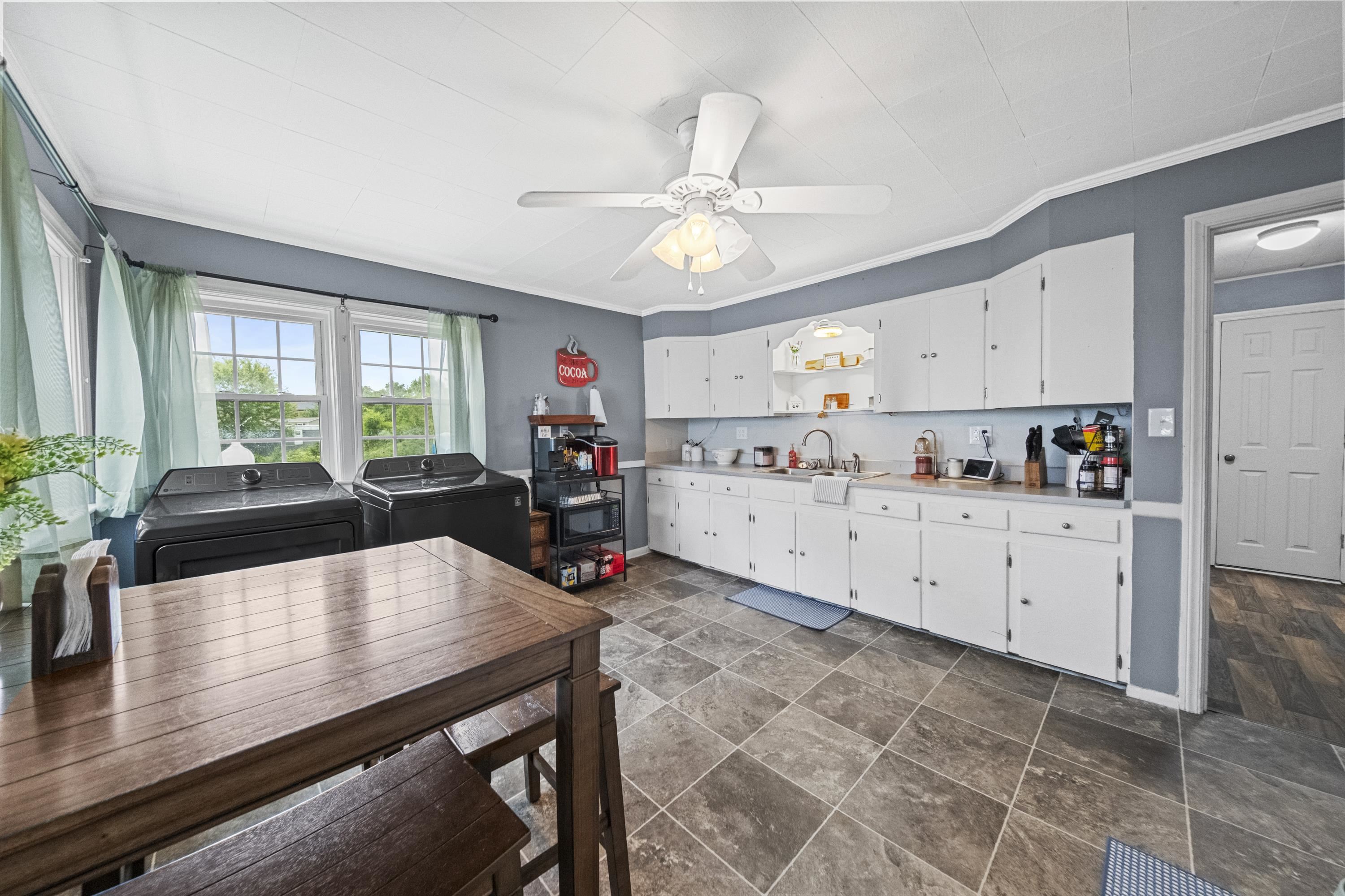 https://zimg.paragon.ice.com/ParagonImages/Property/PH/AABRKY/61262/11/0/0/59c1be3b4957165d66ec6e767a6fdd85/0/1bac87c66a076801d54be897ed136816/61262-aba9713c-8cd5-4a0a-b16c-b5363359d29c.JPG