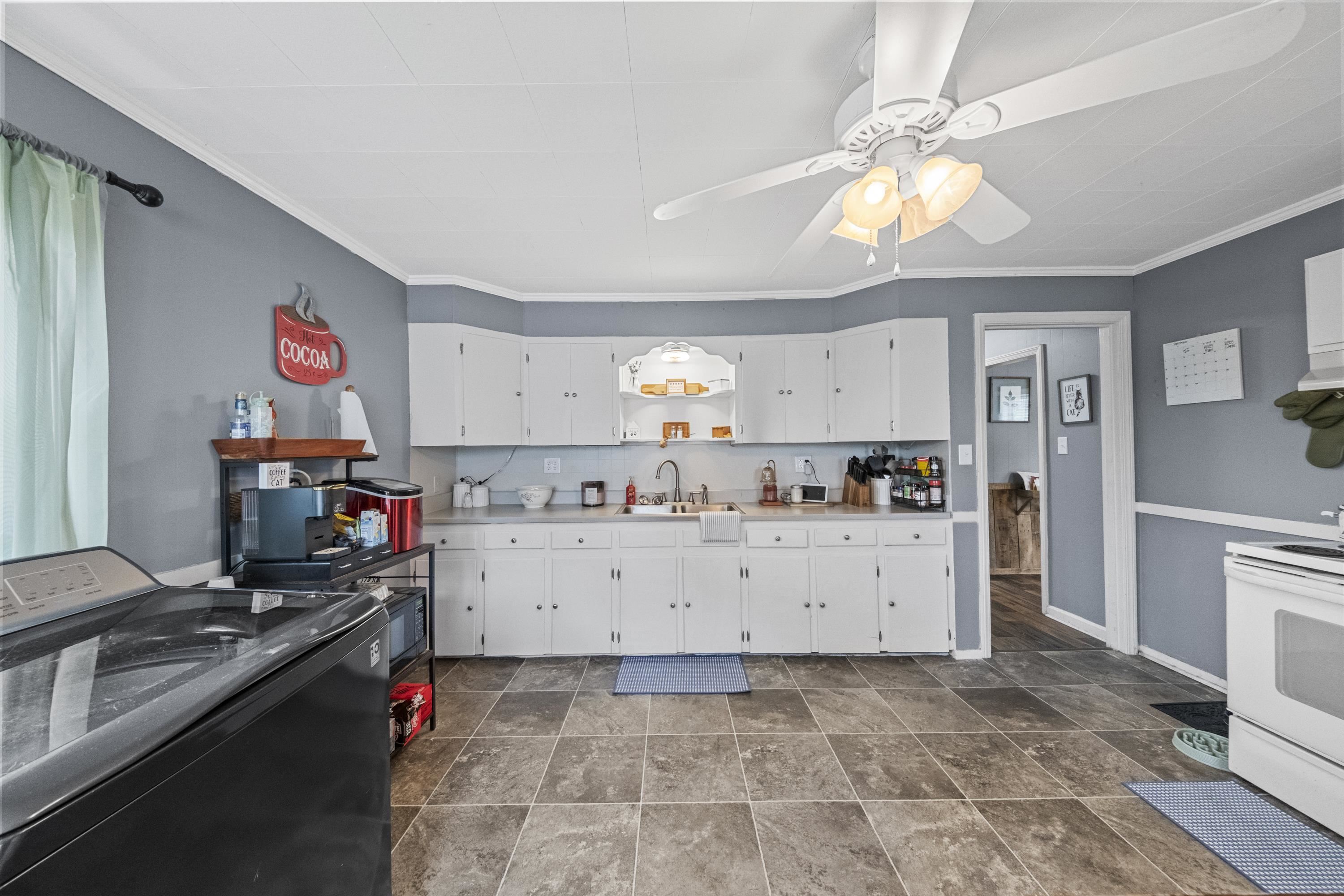 https://zimg.paragon.ice.com/ParagonImages/Property/PH/AABRKY/61262/12/0/0/ed99003bac4066b2c185db84db78067b/0/1bac87c66a076801d54be897ed136816/61262-ee43c451-d04e-4999-b2ee-67f3d51ec512.JPG