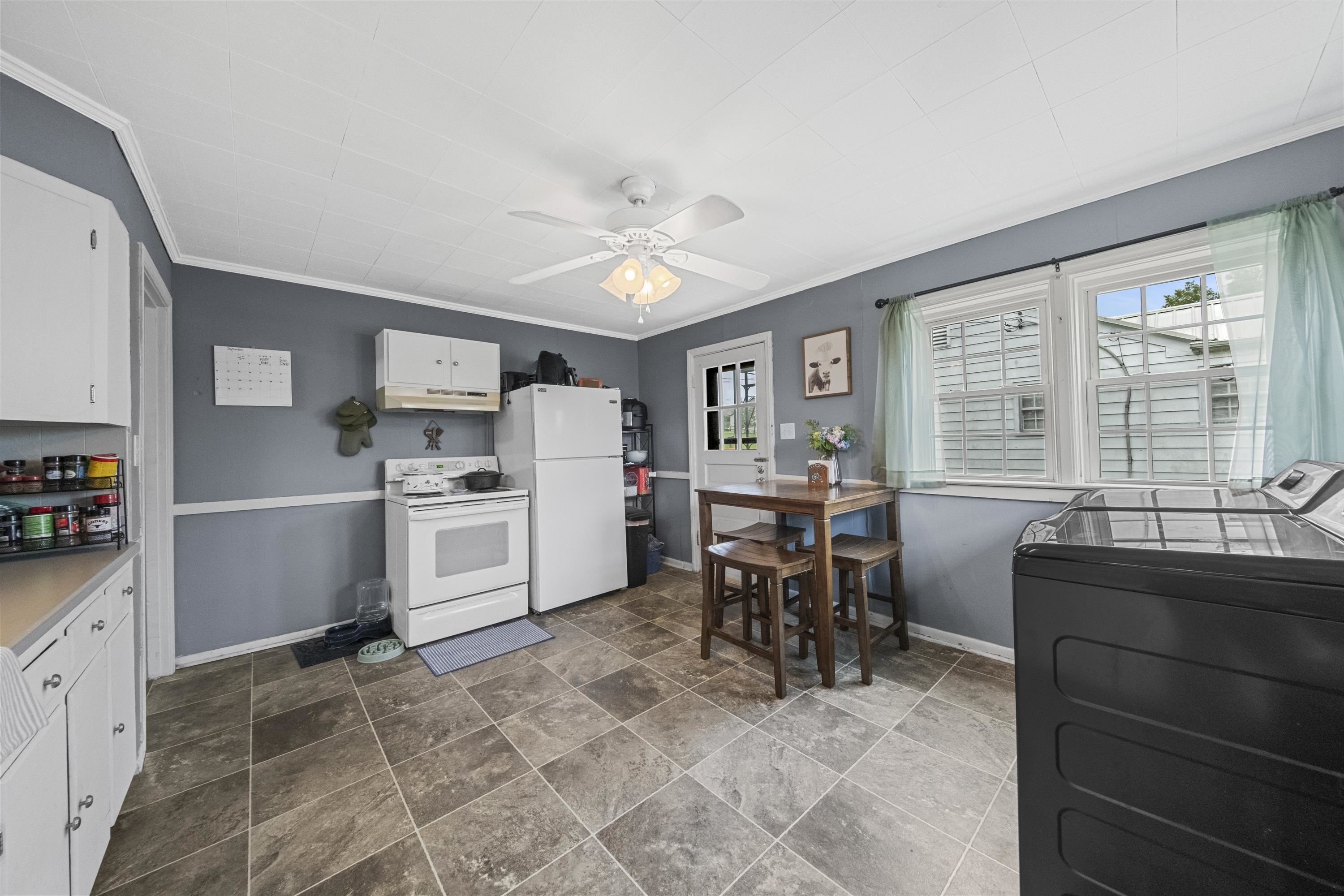 https://zimg.paragon.ice.com/ParagonImages/Property/PH/AABRKY/61262/13/0/0/8307f527578937105346bdeec91af9c4/0/1bac87c66a076801d54be897ed136816/61262-d016f9c1-9031-404a-8f40-e853c86656a3.JPG