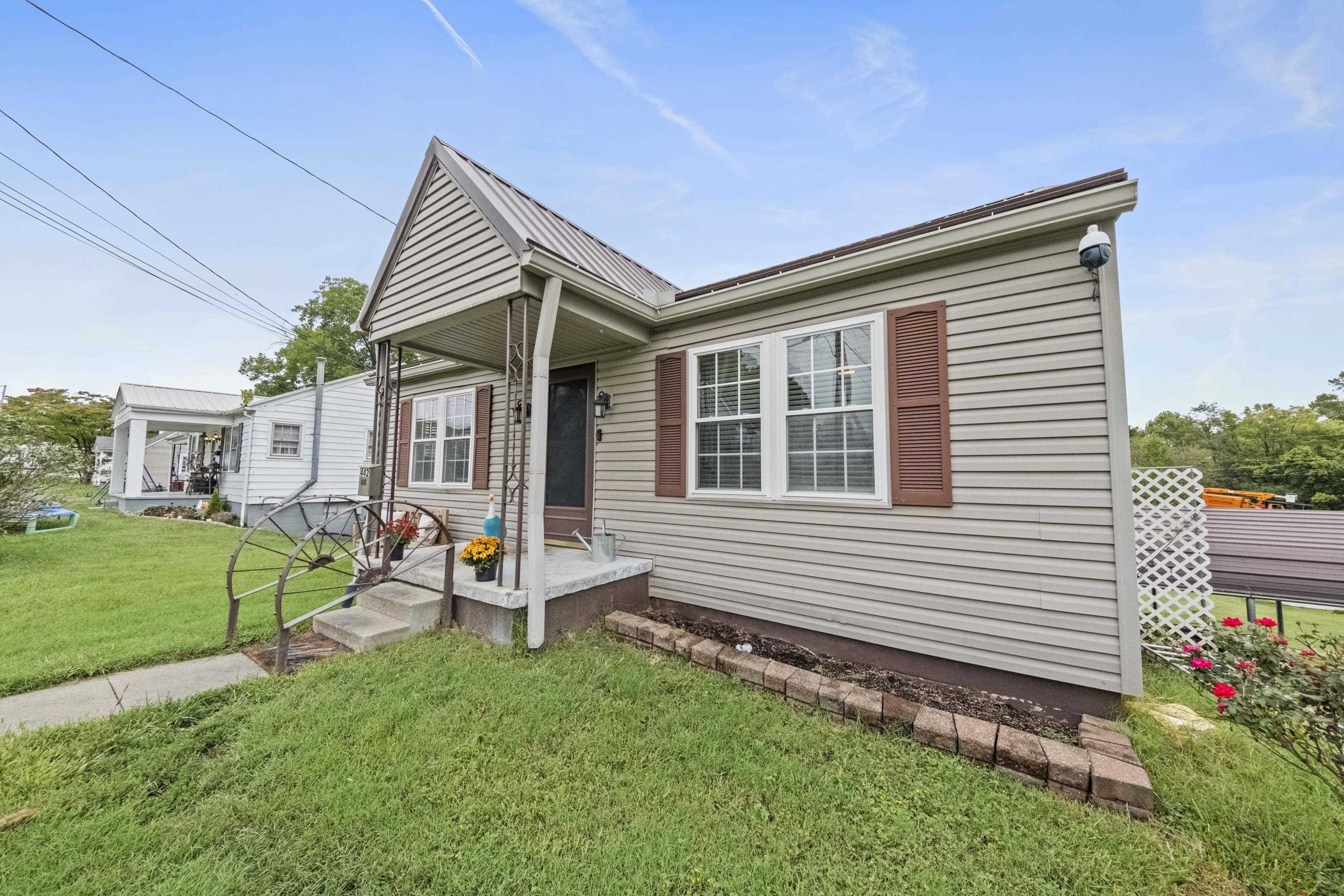 https://zimg.paragon.ice.com/ParagonImages/Property/PH/AABRKY/61262/3/0/0/97c1b190decbae5b844f12a17612d9cc/0/1bac87c66a076801d54be897ed136816/61262-32cfbb9c-3285-40c1-916d-bea84b93fb7c.JPG