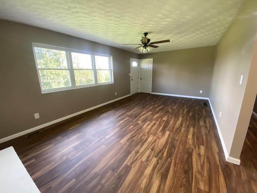 https://zimg.paragon.ice.com/ParagonImages/Property/PH/AABRKY/61263/12/0/0/79d801dc41c32dc656002def58515a7f/0/7fca054680aae3818d77f016e4d13d8d/61263-43b27932-ab4d-453b-9571-477b17c8c55a.JPG