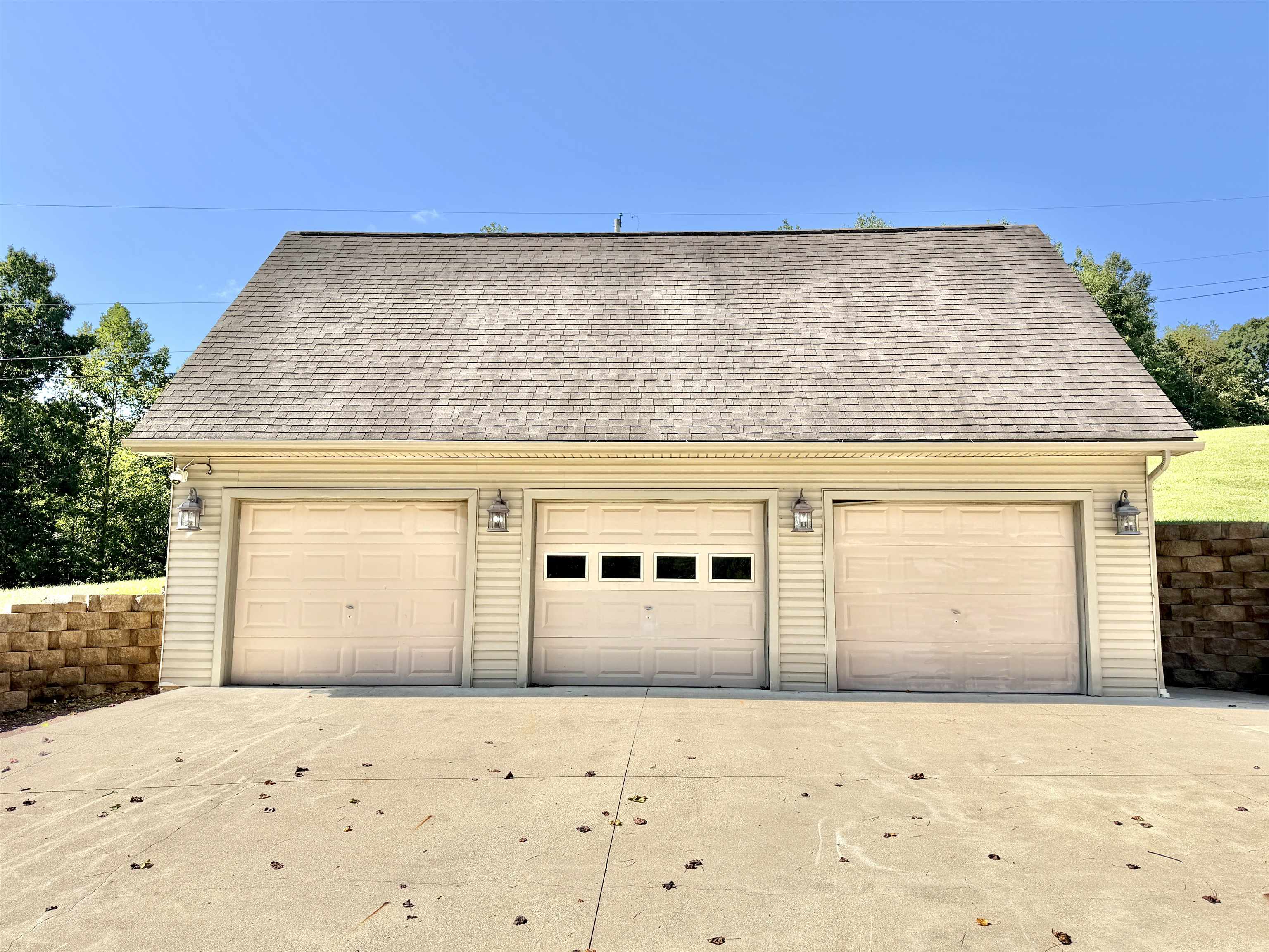 https://zimg.paragon.ice.com/ParagonImages/Property/PH/AABRKY/61264/1/0/0/1ac984819b077b43b13aec13491b3025/0/81490520963b53388f91a087f6ce1275/61264-494bf2ed-54c4-45d9-bdec-e70e6562d63b.JPG