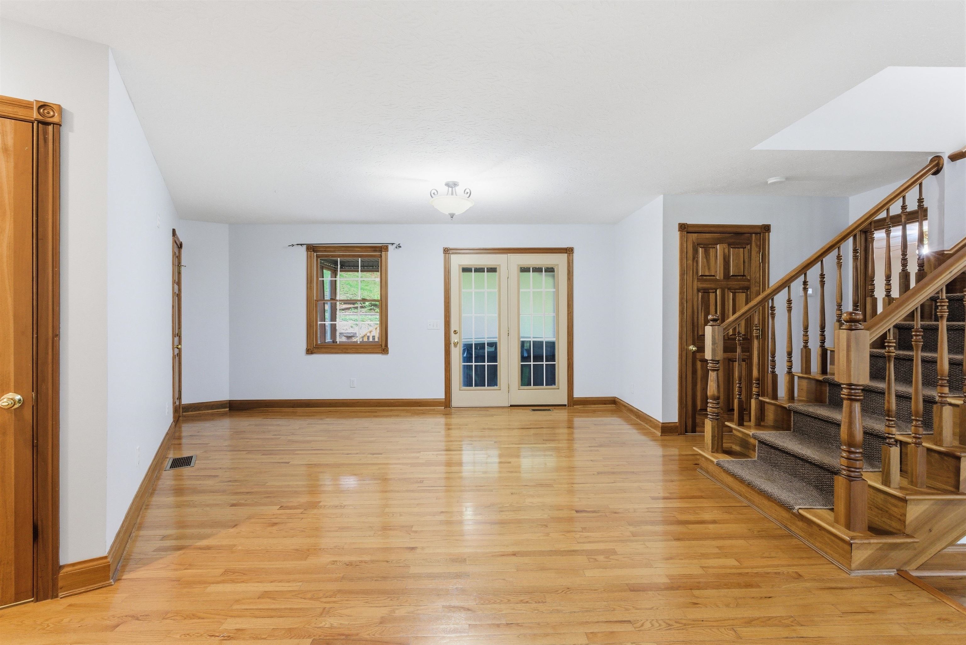 https://zimg.paragon.ice.com/ParagonImages/Property/PH/AABRKY/61264/9/0/0/2dbcd4e65fdc502bac336a1fdbb6447d/0/81490520963b53388f91a087f6ce1275/61264-4332e242-103c-4263-bd76-eb74bc9e6f5e.JPG