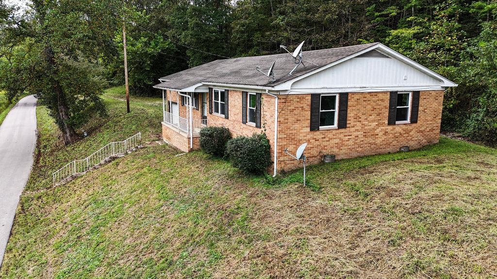 https://zimg.paragon.ice.com/ParagonImages/Property/PH/AABRKY/61265/1/0/0/72eb3af9856a0544349bd06384921f3a/0/d8eca36ae158ca814612d74ef4ff0ae2/61265-5d166e43-9350-4ab3-90b5-83f830ce0f7c.JPG