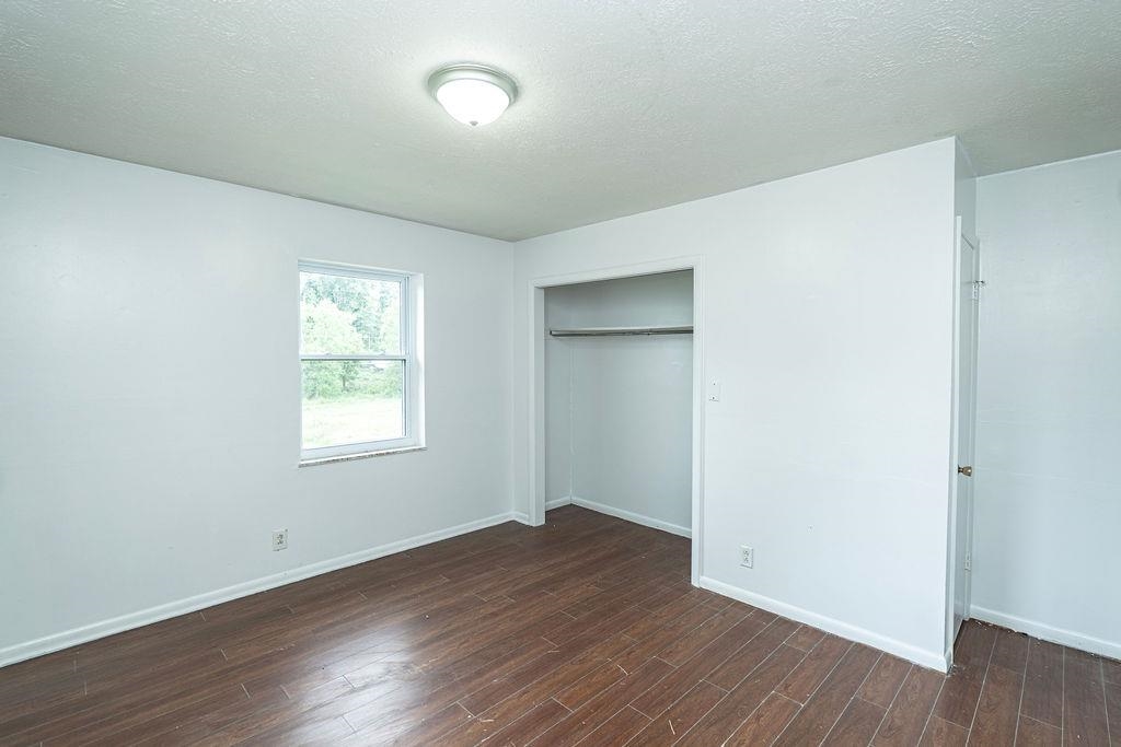 https://zimg.paragon.ice.com/ParagonImages/Property/PH/AABRKY/61265/11/0/0/6e70a6ef29f74bdc1462f9a0a664db39/0/d8eca36ae158ca814612d74ef4ff0ae2/61265-d2b14ea9-8bd4-4773-9700-b447901b6401.JPG