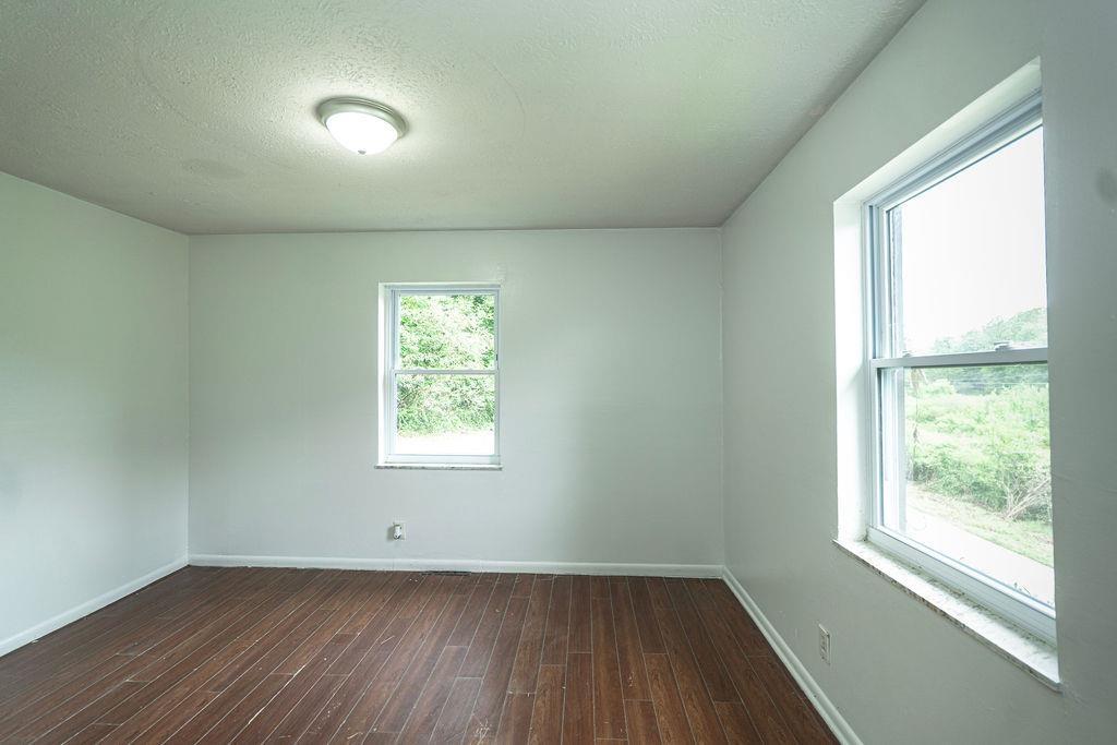 https://zimg.paragon.ice.com/ParagonImages/Property/PH/AABRKY/61265/12/0/0/31c64d9b5e2915093d171d36d3f5f646/0/d8eca36ae158ca814612d74ef4ff0ae2/61265-a9fb77f4-d61b-47eb-8a06-52af0c50c791.JPG