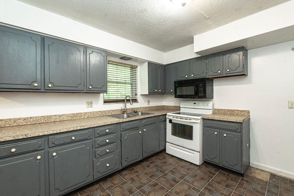 https://zimg.paragon.ice.com/ParagonImages/Property/PH/AABRKY/61265/6/0/0/786a70a0719e4caad579ade311bdaf63/0/d8eca36ae158ca814612d74ef4ff0ae2/61265-a4be99c8-4028-4857-bf9c-1ef3e0fe5535.JPG