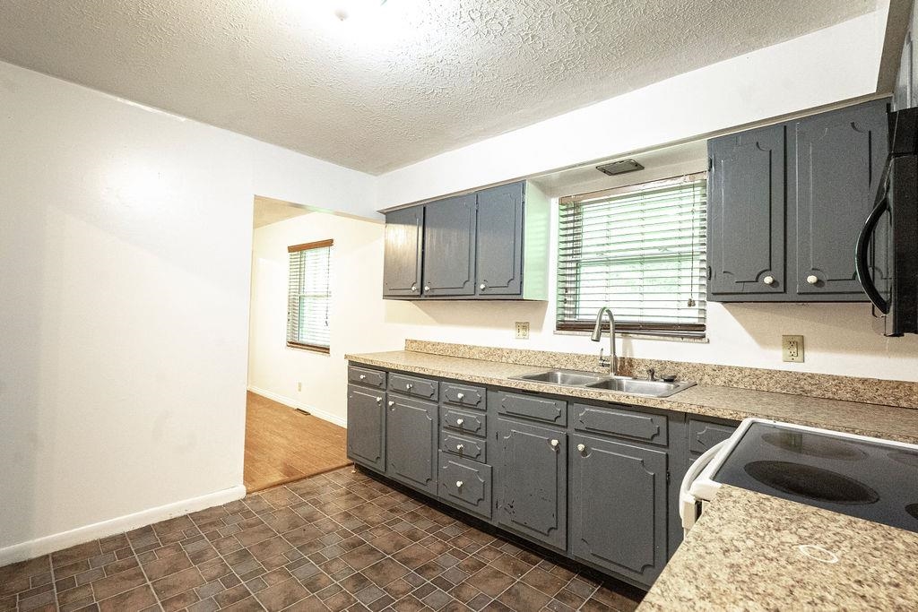 https://zimg.paragon.ice.com/ParagonImages/Property/PH/AABRKY/61265/7/0/0/145bfb2b85756edca9b636db0dcad4f9/0/d8eca36ae158ca814612d74ef4ff0ae2/61265-94955b1c-f4d8-4192-80ae-d70ddec2ae04.JPG