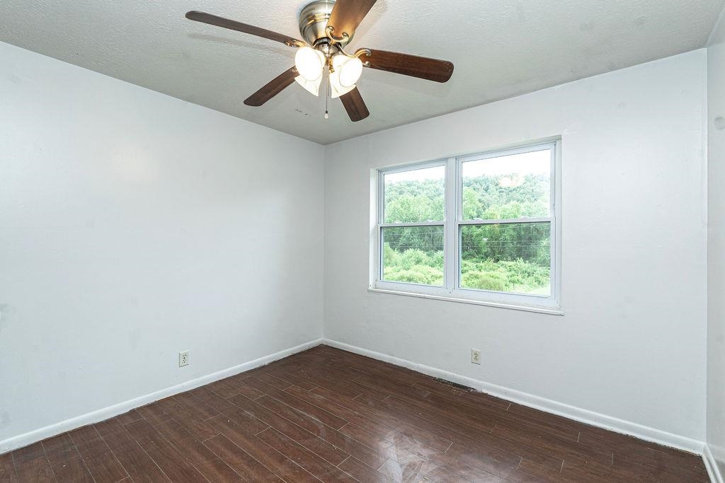 https://zimg.paragon.ice.com/ParagonImages/Property/PH/AABRKY/61265/8/0/0/96c796fbbbab86bea8001c34677e4a2f/0/d8eca36ae158ca814612d74ef4ff0ae2/61265-a215e807-e7fa-4002-b0c6-239051f99876.JPG
