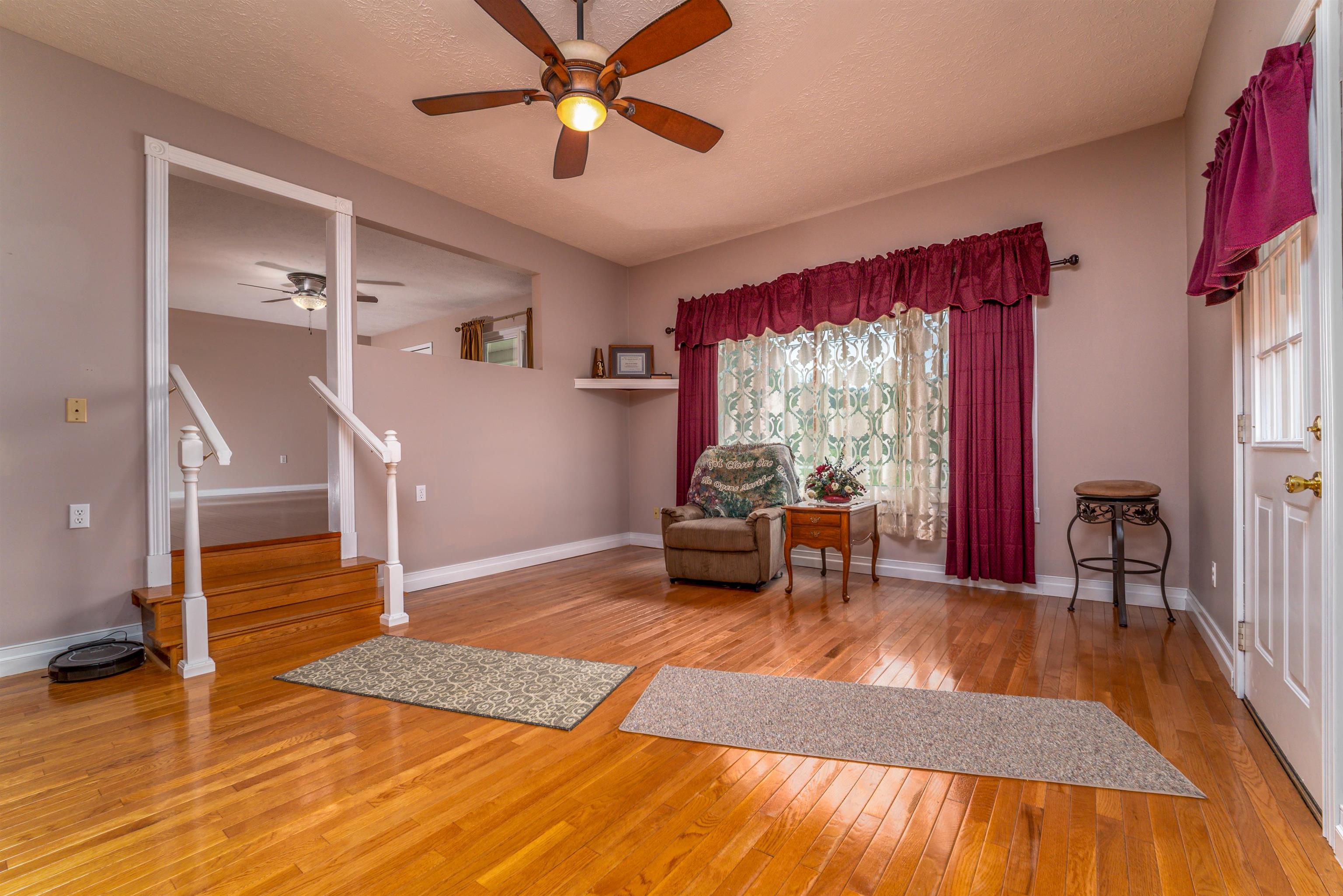 https://zimg.paragon.ice.com/ParagonImages/Property/PH/AABRKY/61267/13/0/0/8c67696b11239a385adfc0ec6758151f/0/3d884b2231806a5a2c71a3895d6be25b/61267-8a8d0b74-41dd-49d7-9271-890b5639fab5.JPG