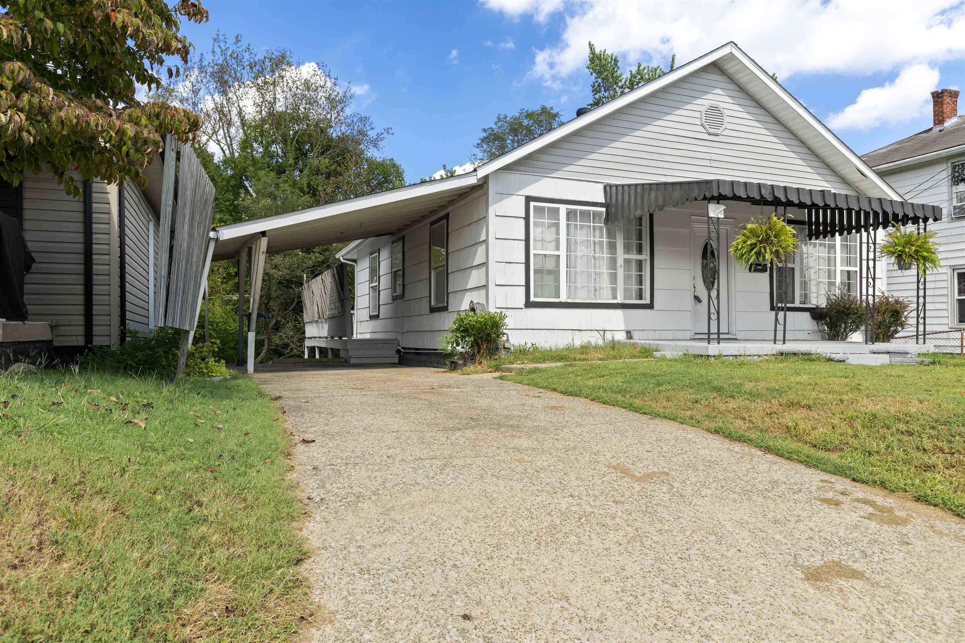 https://zimg.paragon.ice.com/ParagonImages/Property/PH/AABRKY/61268/1/0/0/18e54cb744006cd53aec33c4eb3232df/0/79844240a4d34700b3730a9852940834/61268-95a328f9-1a58-48f3-8dc1-31606909ece8.JPG