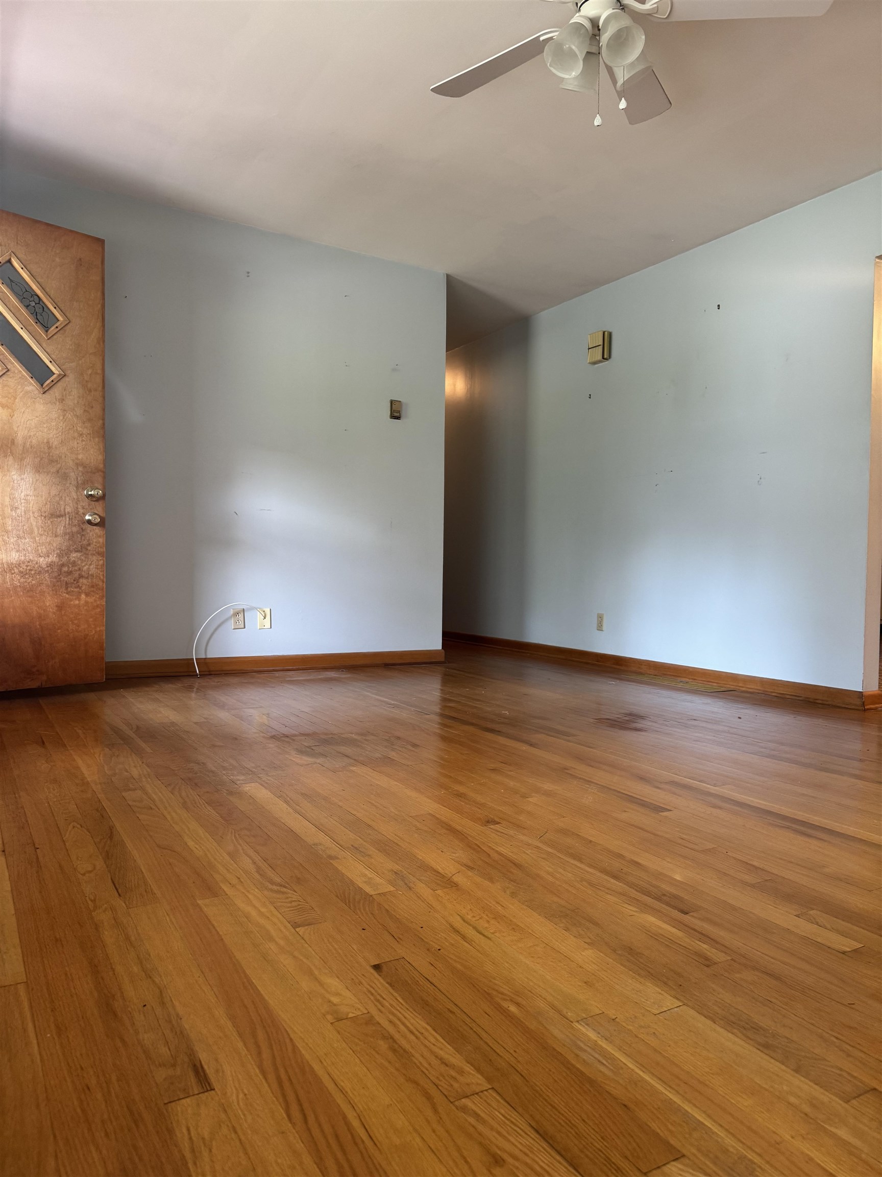https://zimg.paragon.ice.com/ParagonImages/Property/PH/AABRKY/61275/1/0/0/cf926e39680e2497c016958d6b89a4fa/0/699d2368caaced732f192c86444186e5/61275-2c417779-afc3-438d-aeb8-f2c4366ff546.JPG