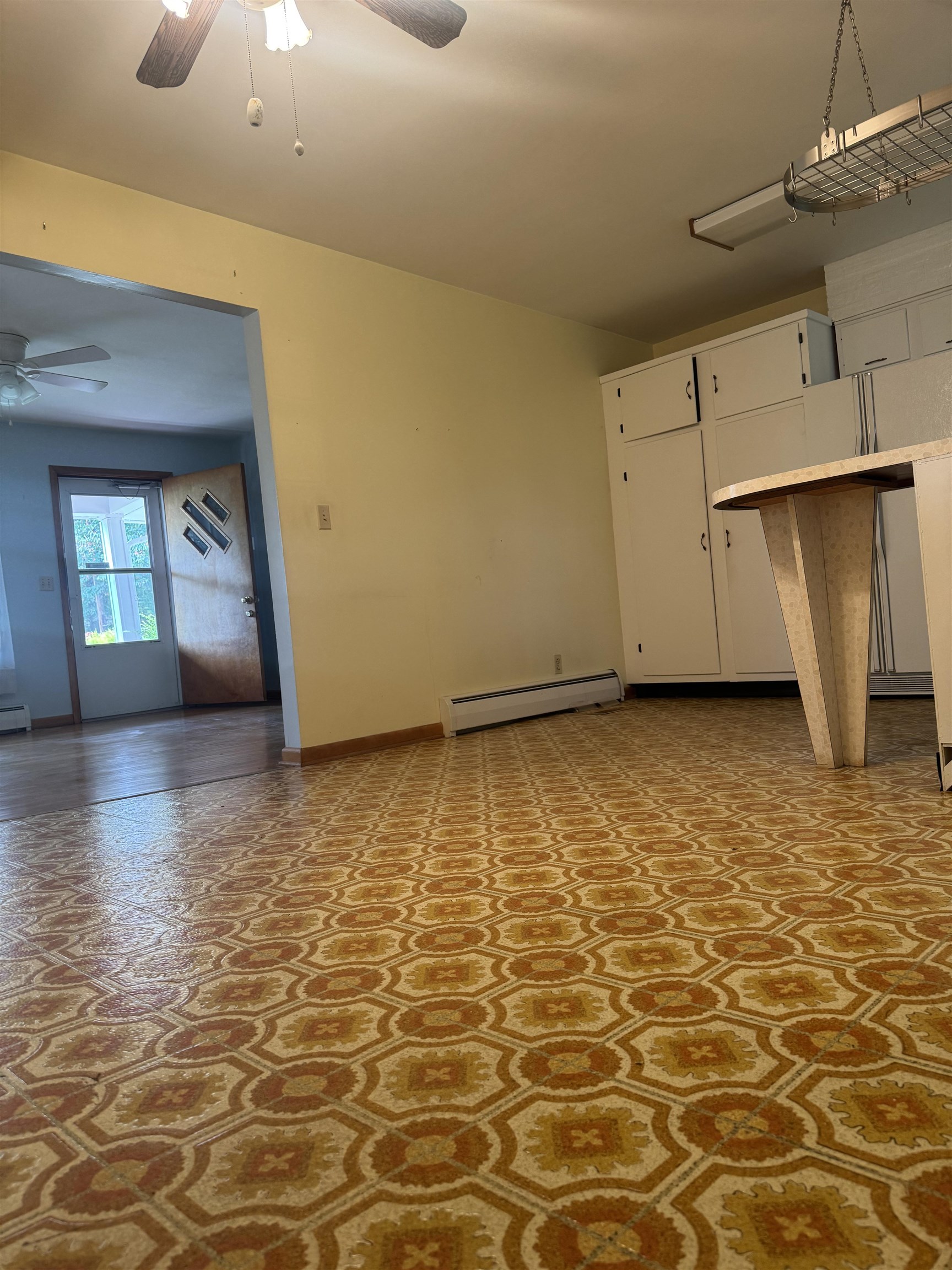 https://zimg.paragon.ice.com/ParagonImages/Property/PH/AABRKY/61275/3/0/0/10ca9688601865cb2d1a1b0da9979c44/0/699d2368caaced732f192c86444186e5/61275-4706875c-cc11-4d98-92f4-dfe6f76c58ff.JPG