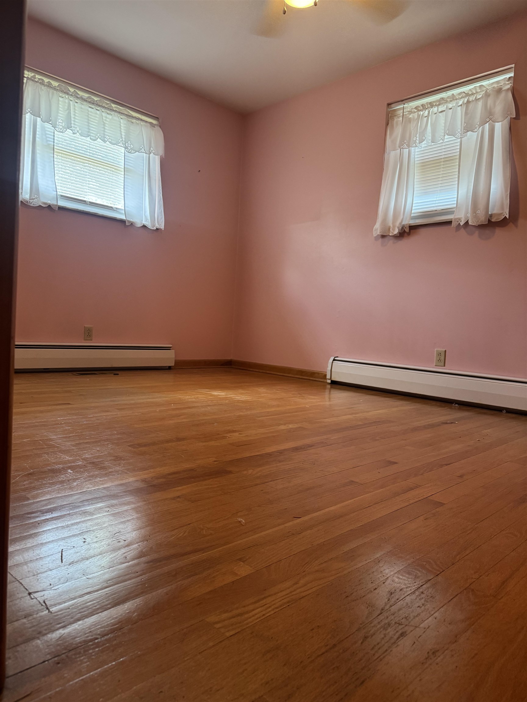 https://zimg.paragon.ice.com/ParagonImages/Property/PH/AABRKY/61275/5/0/0/ff2eb3dc40df0d006725d1b0f4928e32/0/699d2368caaced732f192c86444186e5/61275-f85725b7-88e7-4ece-b7a8-93bd11ba7148.JPG