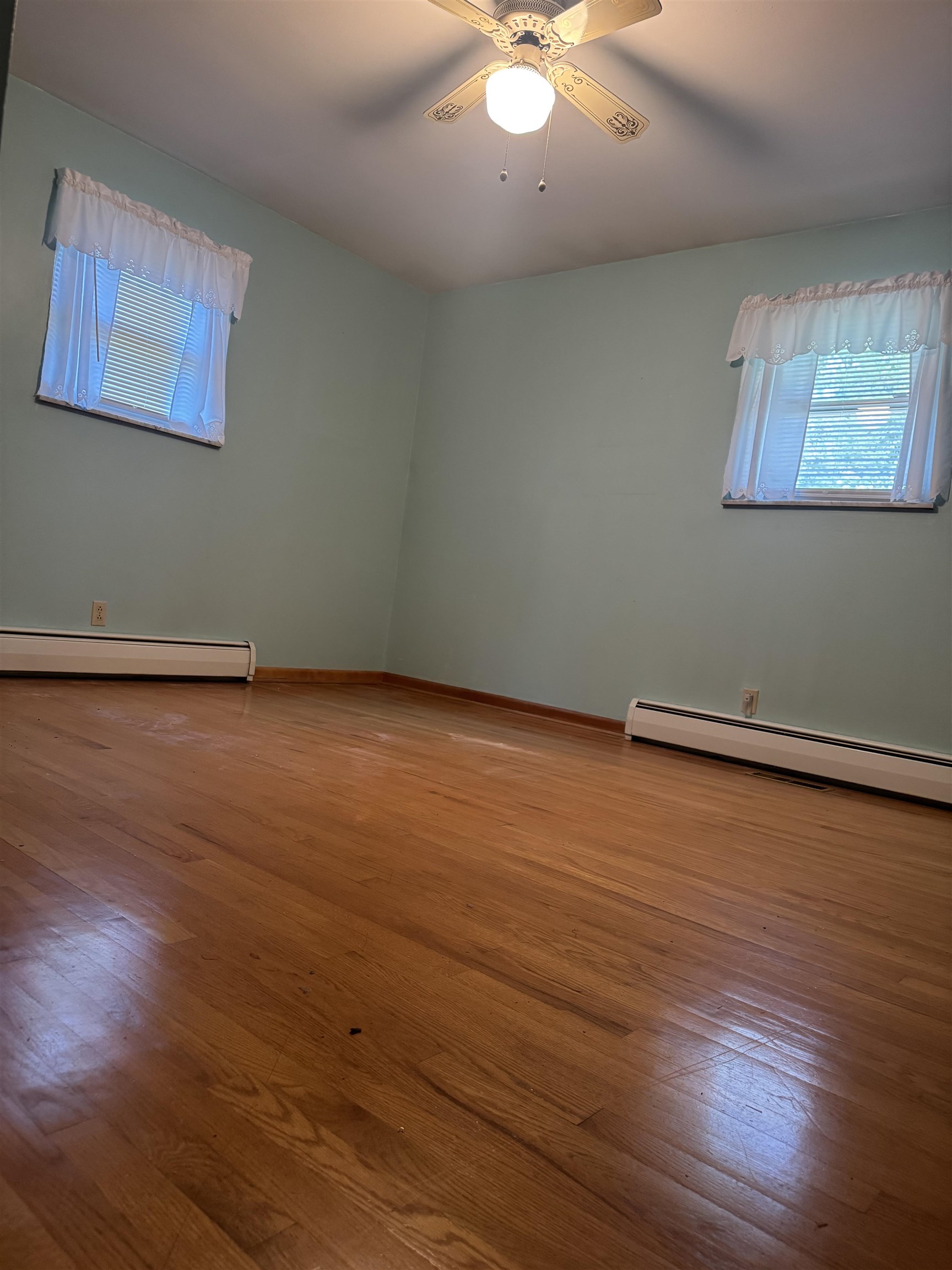 https://zimg.paragon.ice.com/ParagonImages/Property/PH/AABRKY/61275/6/0/0/1ec04061624f55175911aaaa8bde5579/0/699d2368caaced732f192c86444186e5/61275-6e6bc6b8-e352-4f7c-b3e7-f85ef1d1c76c.JPG