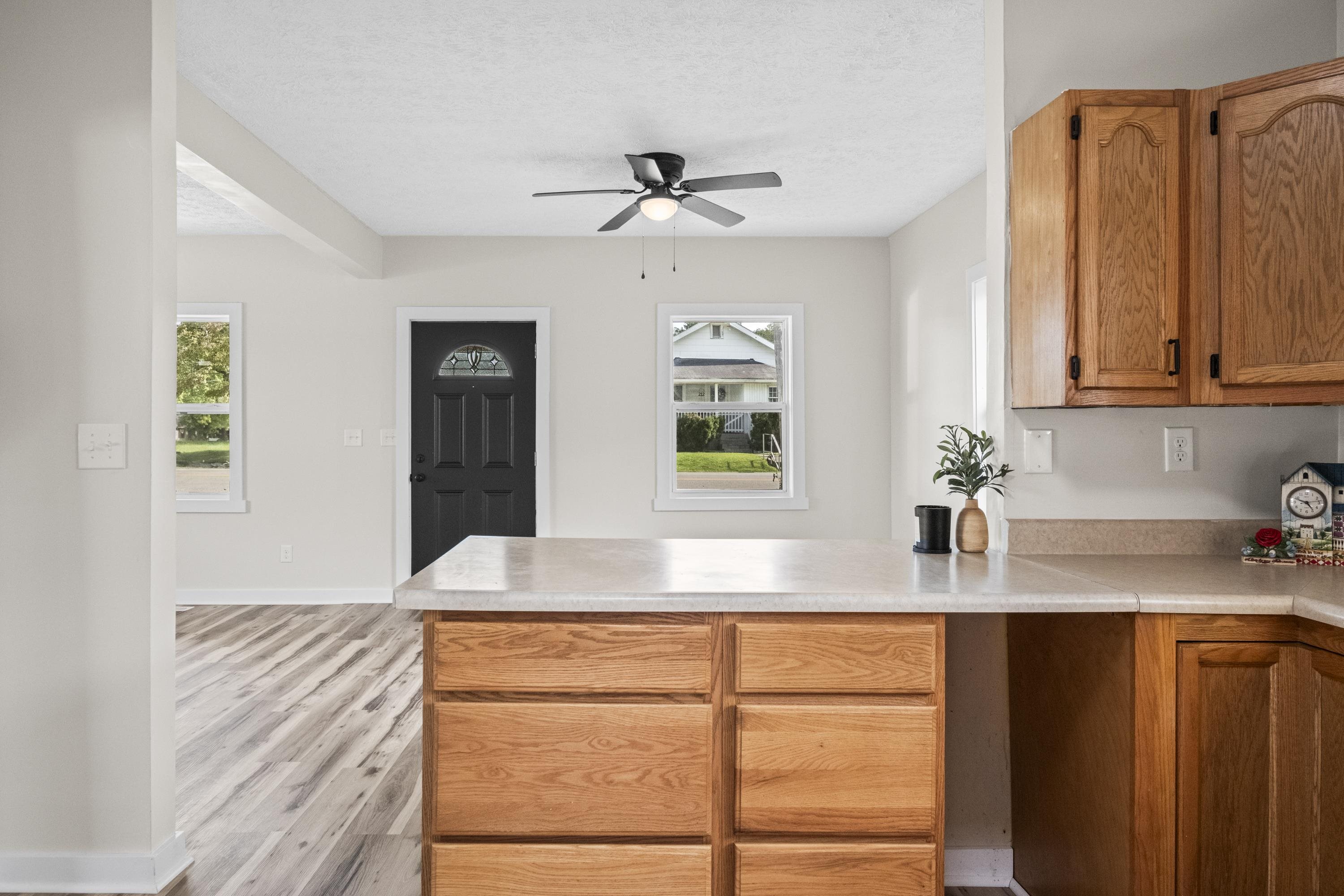 https://zimg.paragon.ice.com/ParagonImages/Property/PH/AABRKY/61276/12/0/0/06ce773007a55e109092bbde8f93cbe8/0/834bffad732b58d8c84d3c658296e6f4/61276-b97d6f2b-2833-4afc-a1c8-ed379fe3a234.JPG