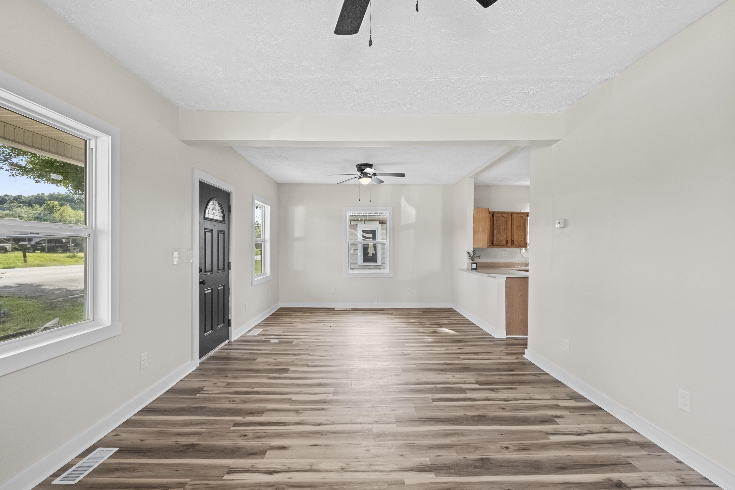 https://zimg.paragon.ice.com/ParagonImages/Property/PH/AABRKY/61276/4/0/0/34ade99e4dfae61f6300b4d17d7973f6/0/834bffad732b58d8c84d3c658296e6f4/61276-7c7e20bd-4ee8-4844-a1f7-784c9a3ce802.JPG