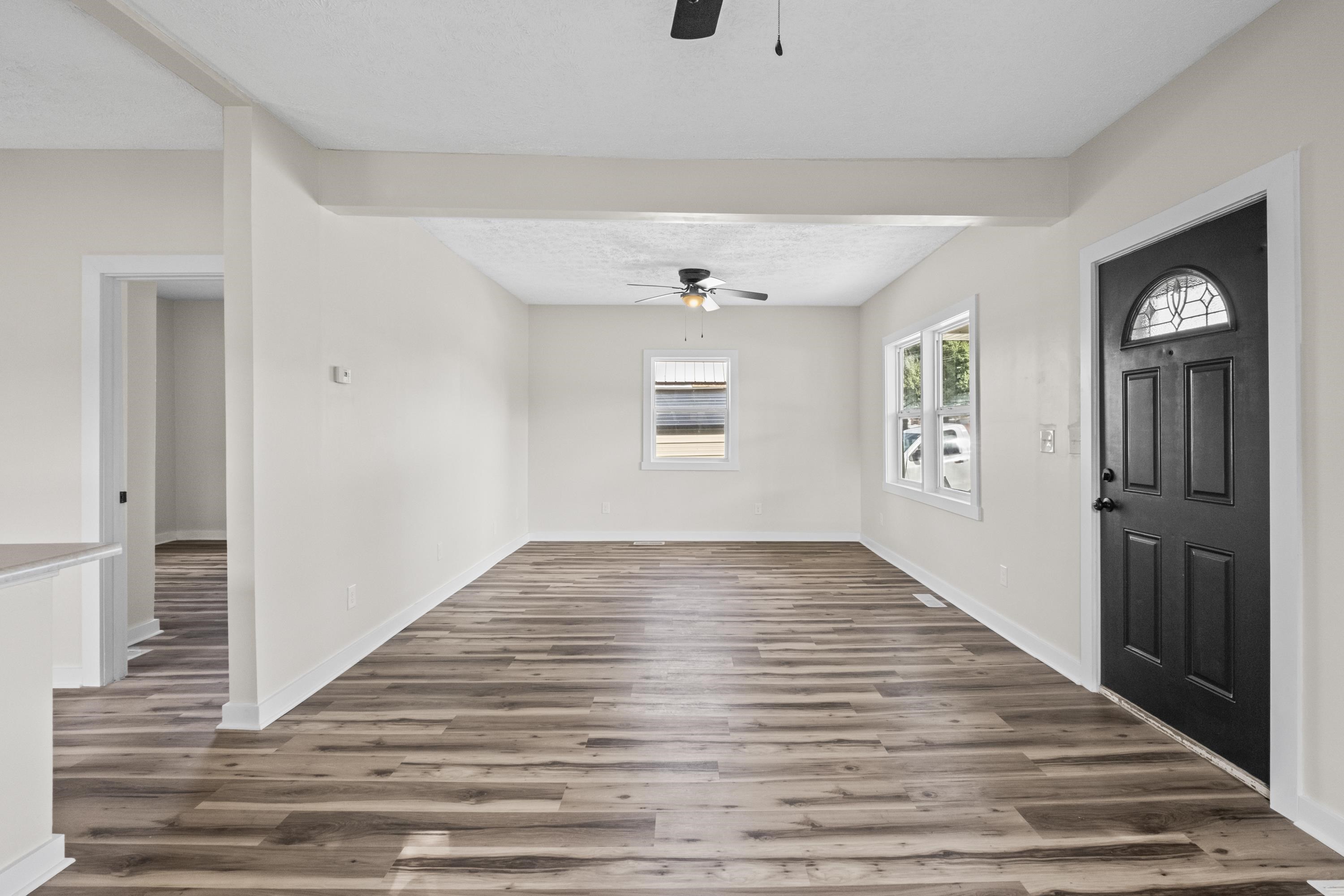 https://zimg.paragon.ice.com/ParagonImages/Property/PH/AABRKY/61276/6/0/0/ecaeaf986f8c68eb0381c0121c86cfb6/0/834bffad732b58d8c84d3c658296e6f4/61276-c99105e1-0aae-4471-85f2-5a637c11be02.JPG