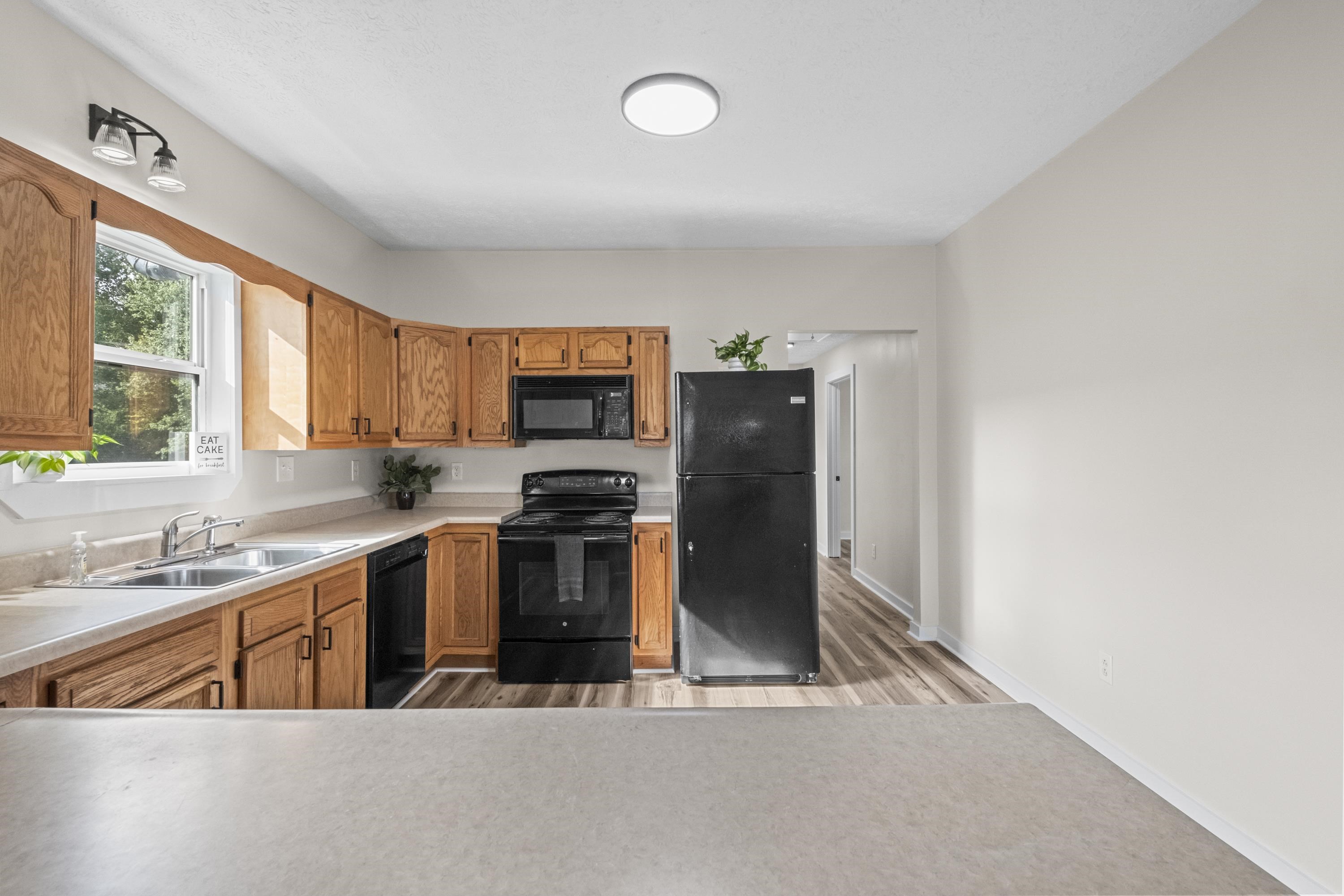 https://zimg.paragon.ice.com/ParagonImages/Property/PH/AABRKY/61276/7/0/0/a40d3e3a4b3cf23ccb628f3bde6f245e/0/834bffad732b58d8c84d3c658296e6f4/61276-ec11c8a3-fcc9-41aa-bcd2-ea1a9e982429.JPG
