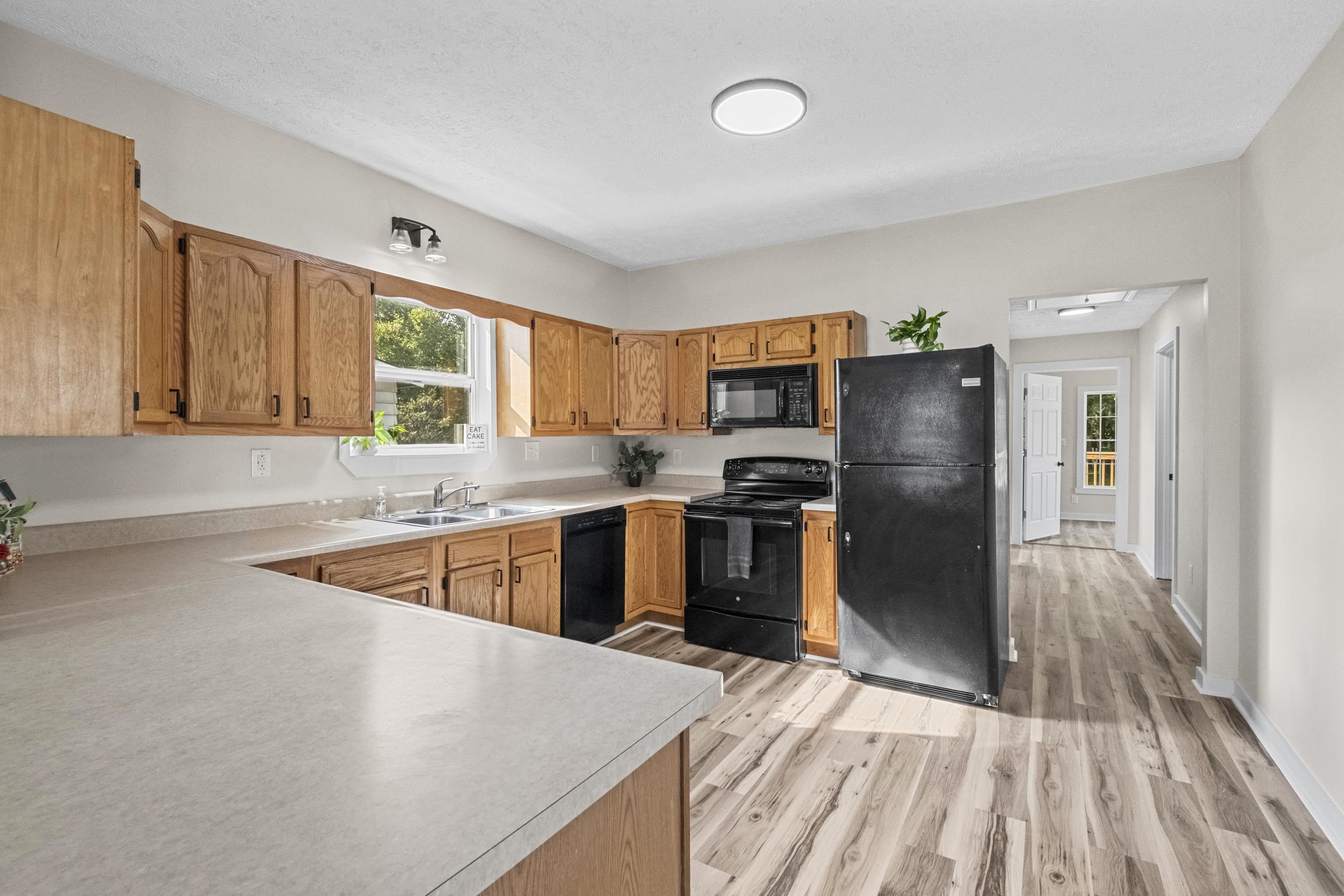 https://zimg.paragon.ice.com/ParagonImages/Property/PH/AABRKY/61276/8/0/0/ad7113463ea373ba0df426f54960ef91/0/834bffad732b58d8c84d3c658296e6f4/61276-80944366-1283-4165-996e-9476b0eba78b.JPG