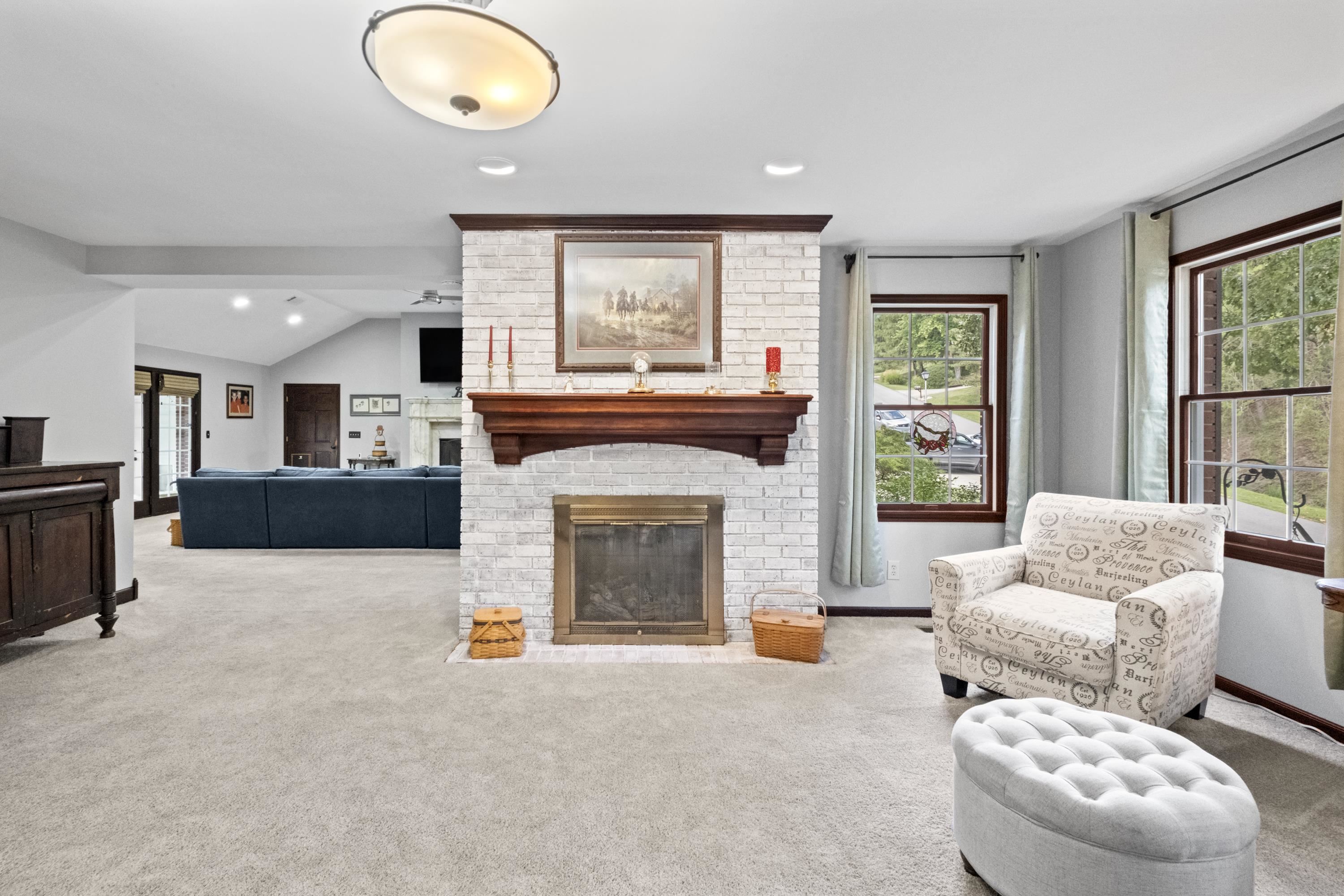 https://zimg.paragon.ice.com/ParagonImages/Property/PH/AABRKY/61280/9/0/0/e3e1124abaaf650523d75b6736f7967b/0/b1250980bdafc4449c6d7409ee53c3ba/61280-83874fac-d0e9-4507-84ee-861d06f08926.JPG