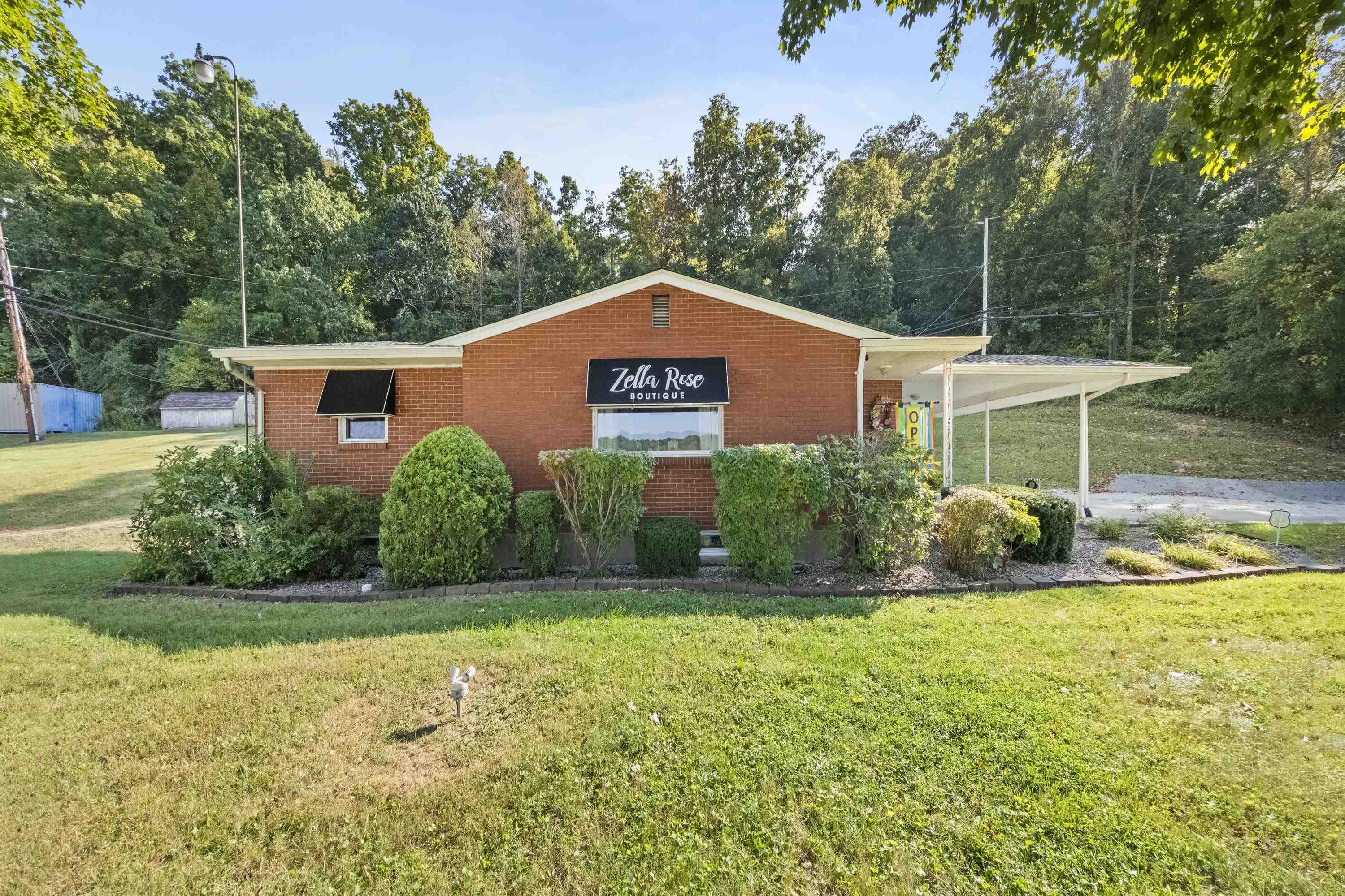 https://zimg.paragon.ice.com/ParagonImages/Property/PH/AABRKY/61281/3/0/0/44ff7d0fb347b706ba74936c023259ad/0/5e9840cc9869bc3854821eaa2cfe5ea8/61281-087bd2da-e8a0-4c23-bc35-2c5144e58bbb.JPG