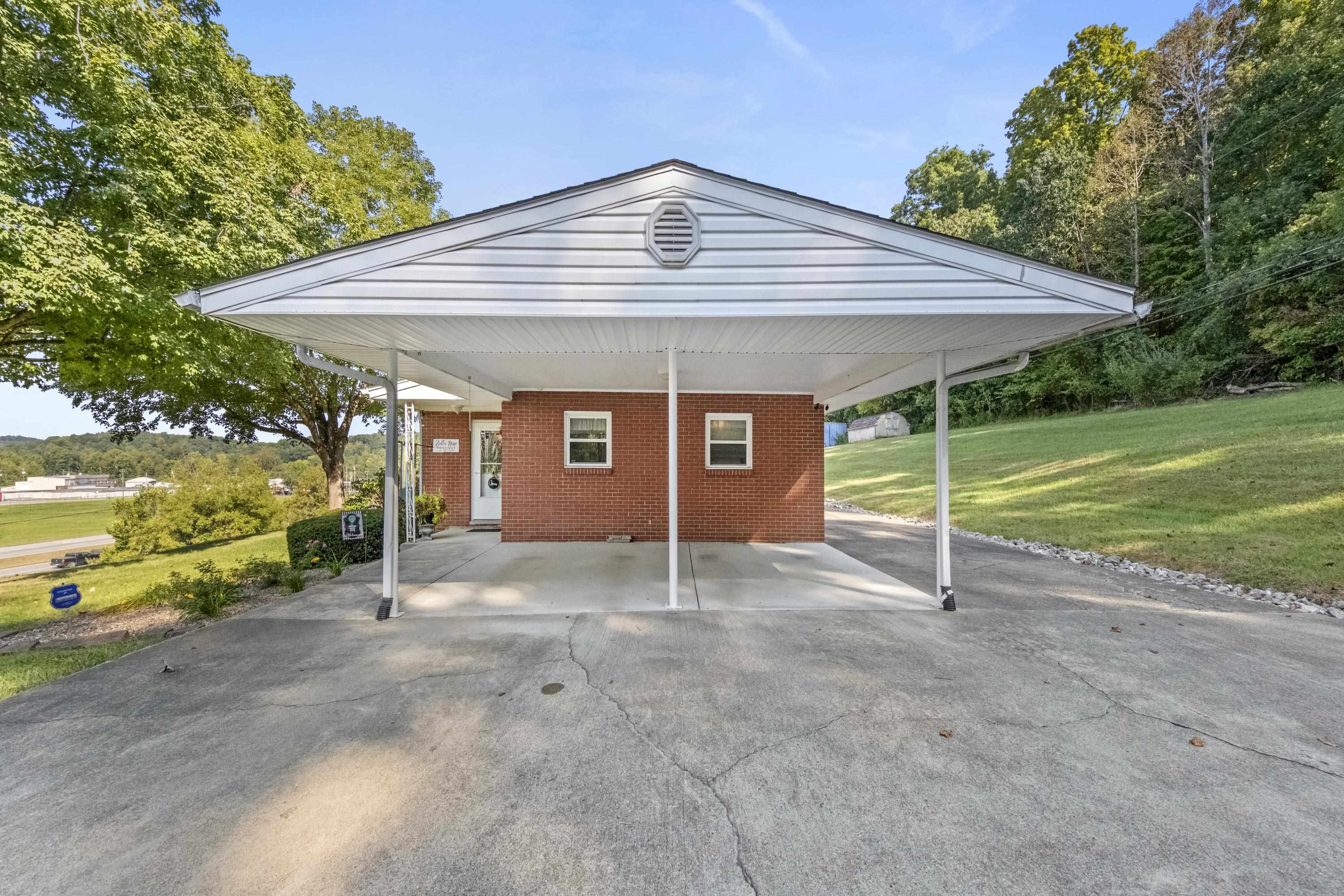 https://zimg.paragon.ice.com/ParagonImages/Property/PH/AABRKY/61281/6/0/0/5a8923865ae7a9a81c57334e65f7a381/0/5e9840cc9869bc3854821eaa2cfe5ea8/61281-203819e6-61d4-4712-b877-6a779a9c043f.JPG