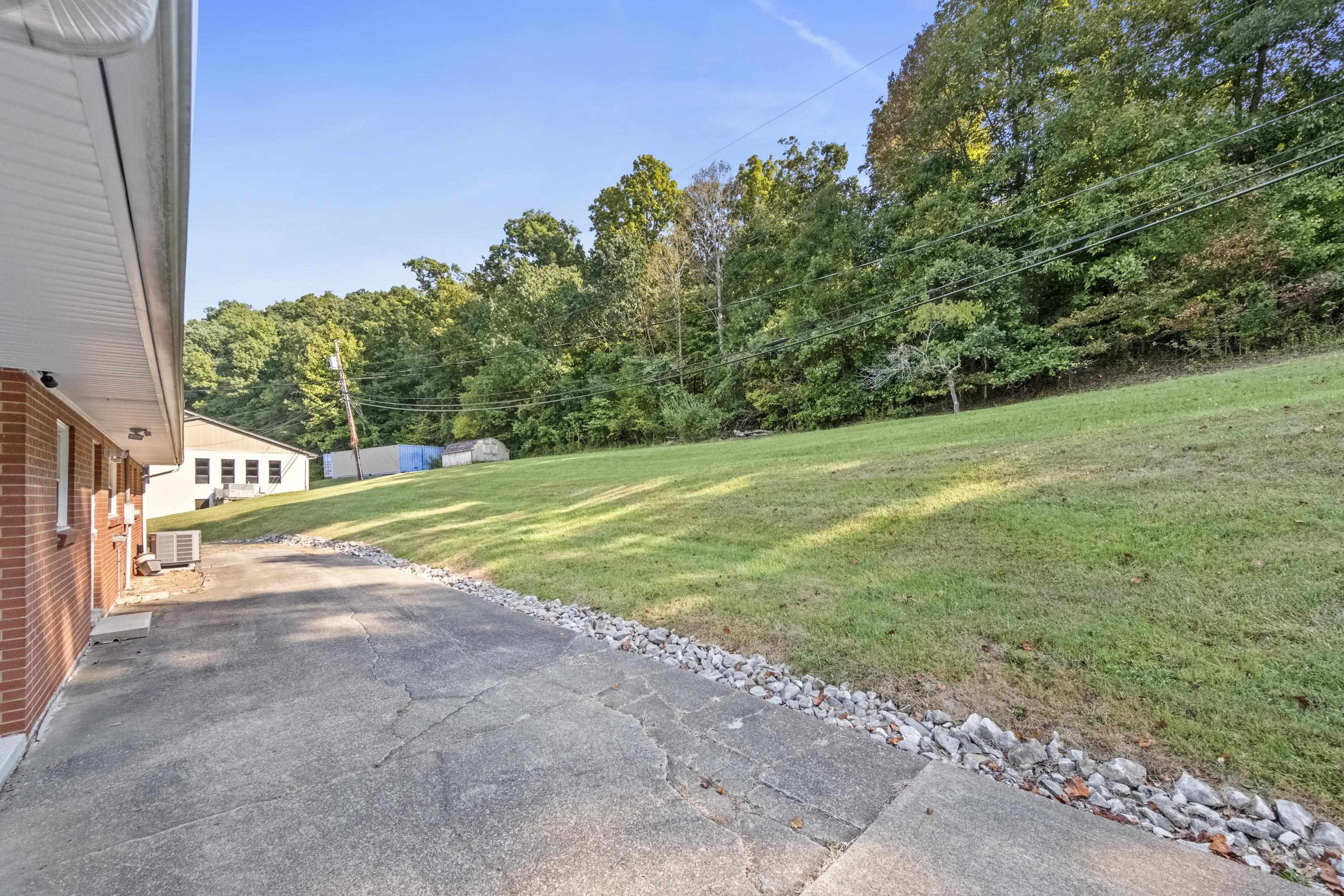 https://zimg.paragon.ice.com/ParagonImages/Property/PH/AABRKY/61281/8/0/0/75ac4b972e80b458eb952de76f60b311/0/5e9840cc9869bc3854821eaa2cfe5ea8/61281-130cbd54-ab59-4b5e-8fa1-12699c626541.JPG