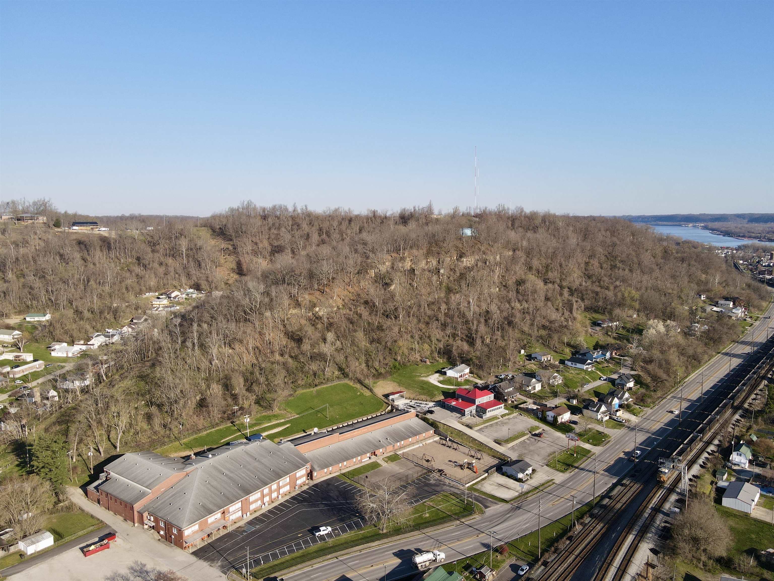 https://zimg.paragon.ice.com/ParagonImages/Property/PH/AABRKY/61284/7/0/0/f04f650b26df77bb6888aa3d8621ef3c/0/819129e894dec24fa9af58aaf9241664/61284-c27ffd59-fb04-4a66-8c8d-773951f409d8.JPG