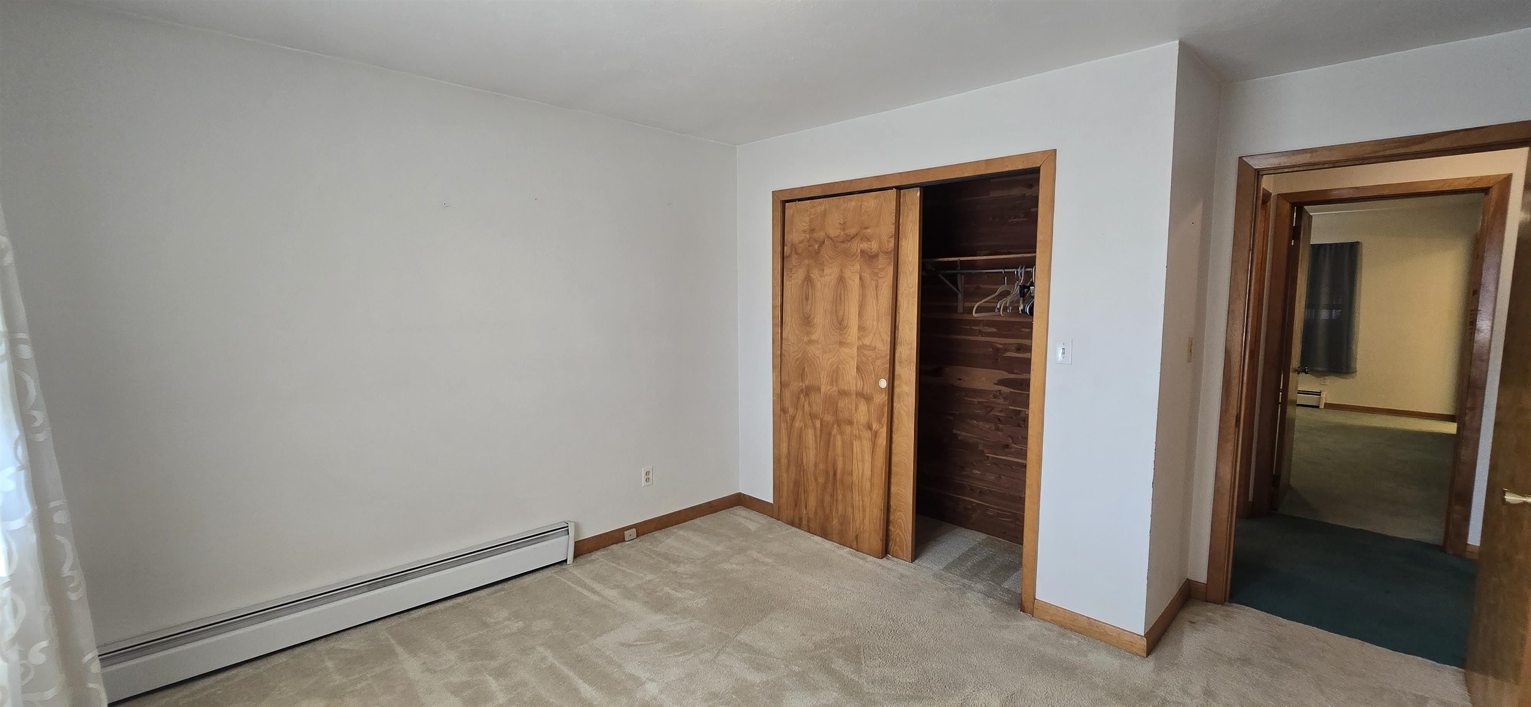 https://zimg.paragon.ice.com/ParagonImages/Property/PH/AABRKY/61285/13/0/0/7df3e520bb5e1ae842078013a859fd10/0/e4cad842d1665291c78be76545379f5f/61285-c3c3e6e1-bede-47f4-84a6-7f982c13bd98.JPG
