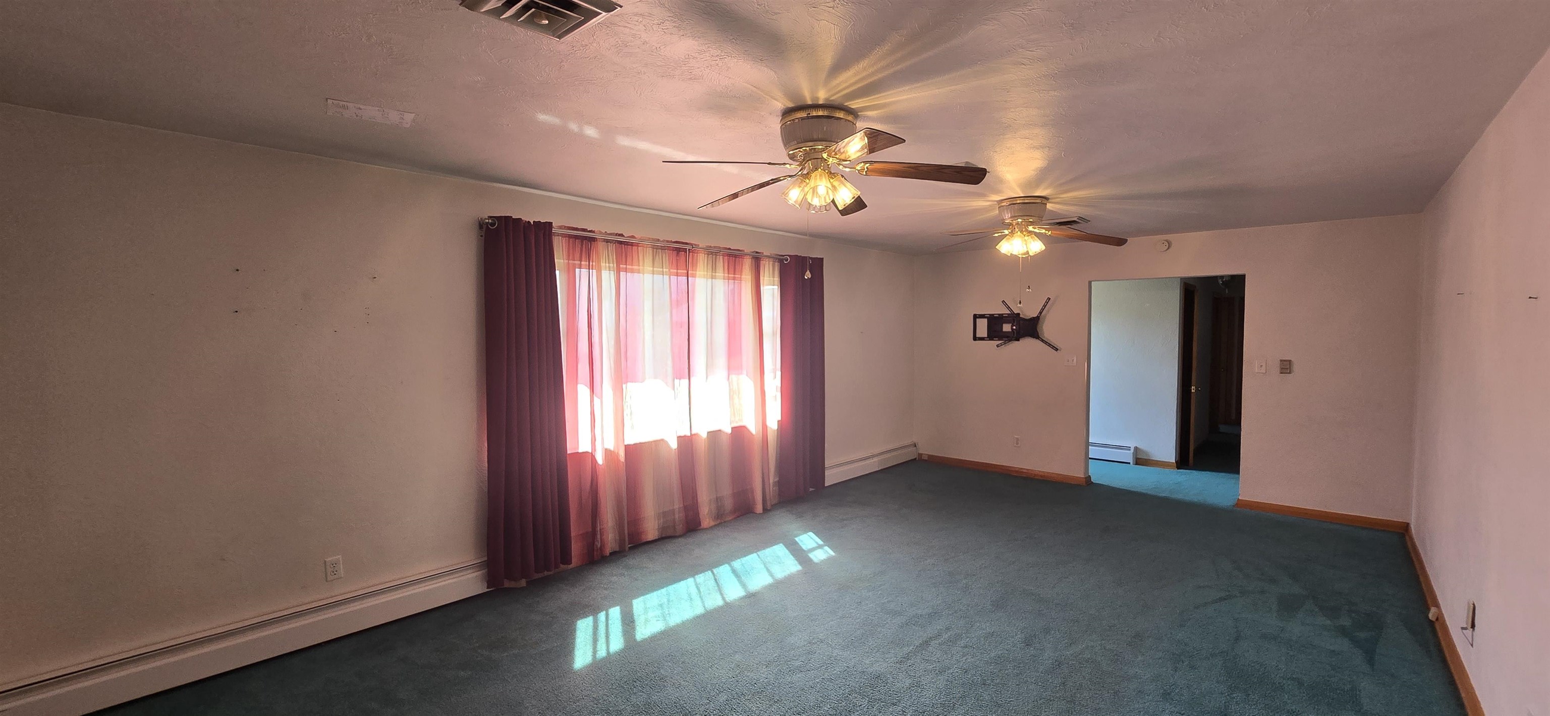 https://zimg.paragon.ice.com/ParagonImages/Property/PH/AABRKY/61285/2/0/0/da07ae60470afa4643f8d74247dbe3da/0/e4cad842d1665291c78be76545379f5f/61285-00028b76-ae8a-4f17-bee4-0f42efb8a933.JPG