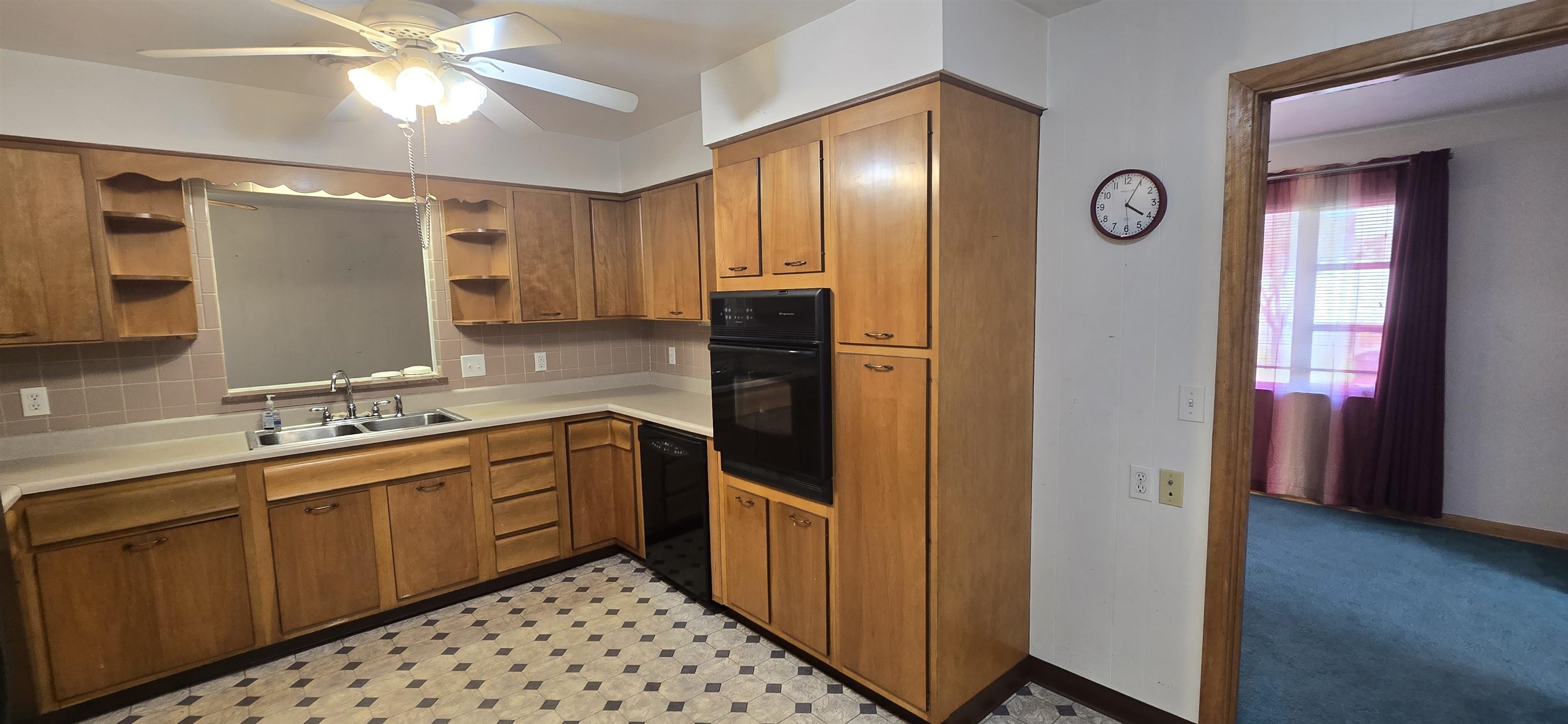 https://zimg.paragon.ice.com/ParagonImages/Property/PH/AABRKY/61285/4/0/0/4f7b9a7d25f7e114a84e4c87a215d0d5/0/e4cad842d1665291c78be76545379f5f/61285-a47d7dbb-ba62-4f6a-9e14-093b05e3c2c1.JPG